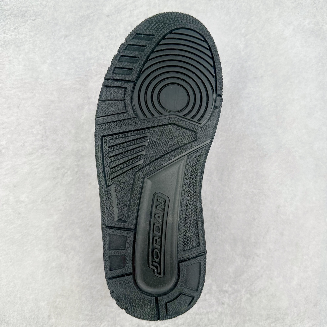 图片[9]-＃福利特价 Air Jordan Courtside AJ23 简版中帮复古休闲运动文化篮球鞋 作为AJ3到AJ4之间的过渡产品，之所以被称为AJ3的简版，它们的造型非常的相似但是也有一些差异，鞋面采用耐磨的牛剖层和人造革鞋面搭配，后跟可以明显看见Air Max气垫。出色的包裹效果让鞋子脚感非常舒适，也让脚掌以及脚面更加的贴合鞋子，在双脚落地产生冲击力的同时，可视气垫可以有效减缓力道，提高鞋子整体的稳定性，既能起到减震的作用，又能保证双足舒适的脚感。另外，灵敏的Phylon中底以及鞋帮的设计，锁住双足，也为前掌提供了有效的包裹。内衬部分采用了透气的织物材料，为脚部的舒适脚感提供了充足的条件。最后就是大底部分，大底采用的是橡胶材质，无论是日常压马路还是简单的运动，都是可以驾驭，鞋底水波纹以及其他不规则图案，也保障了鞋子充足的防滑性以及耐磨性。尺码：36 36.5 37.5 38 38.5 39 40 40.5 41 42 42.5 43 44 44.5 45-选品中心