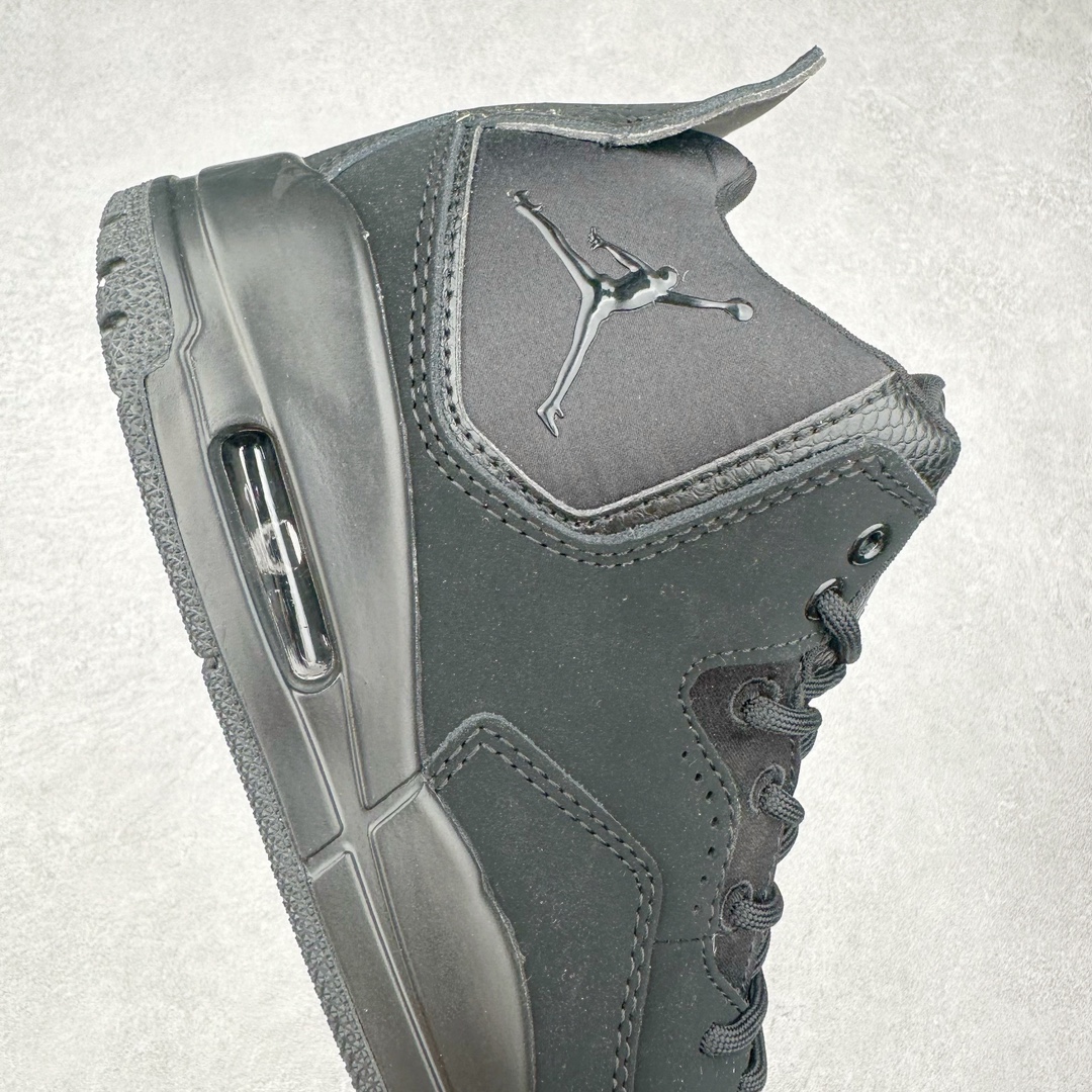 图片[6]-＃福利特价 Air Jordan Courtside AJ23 简版中帮复古休闲运动文化篮球鞋 作为AJ3到AJ4之间的过渡产品，之所以被称为AJ3的简版，它们的造型非常的相似但是也有一些差异，鞋面采用耐磨的牛剖层和人造革鞋面搭配，后跟可以明显看见Air Max气垫。出色的包裹效果让鞋子脚感非常舒适，也让脚掌以及脚面更加的贴合鞋子，在双脚落地产生冲击力的同时，可视气垫可以有效减缓力道，提高鞋子整体的稳定性，既能起到减震的作用，又能保证双足舒适的脚感。另外，灵敏的Phylon中底以及鞋帮的设计，锁住双足，也为前掌提供了有效的包裹。内衬部分采用了透气的织物材料，为脚部的舒适脚感提供了充足的条件。最后就是大底部分，大底采用的是橡胶材质，无论是日常压马路还是简单的运动，都是可以驾驭，鞋底水波纹以及其他不规则图案，也保障了鞋子充足的防滑性以及耐磨性。尺码：36 36.5 37.5 38 38.5 39 40 40.5 41 42 42.5 43 44 44.5 45-选品中心