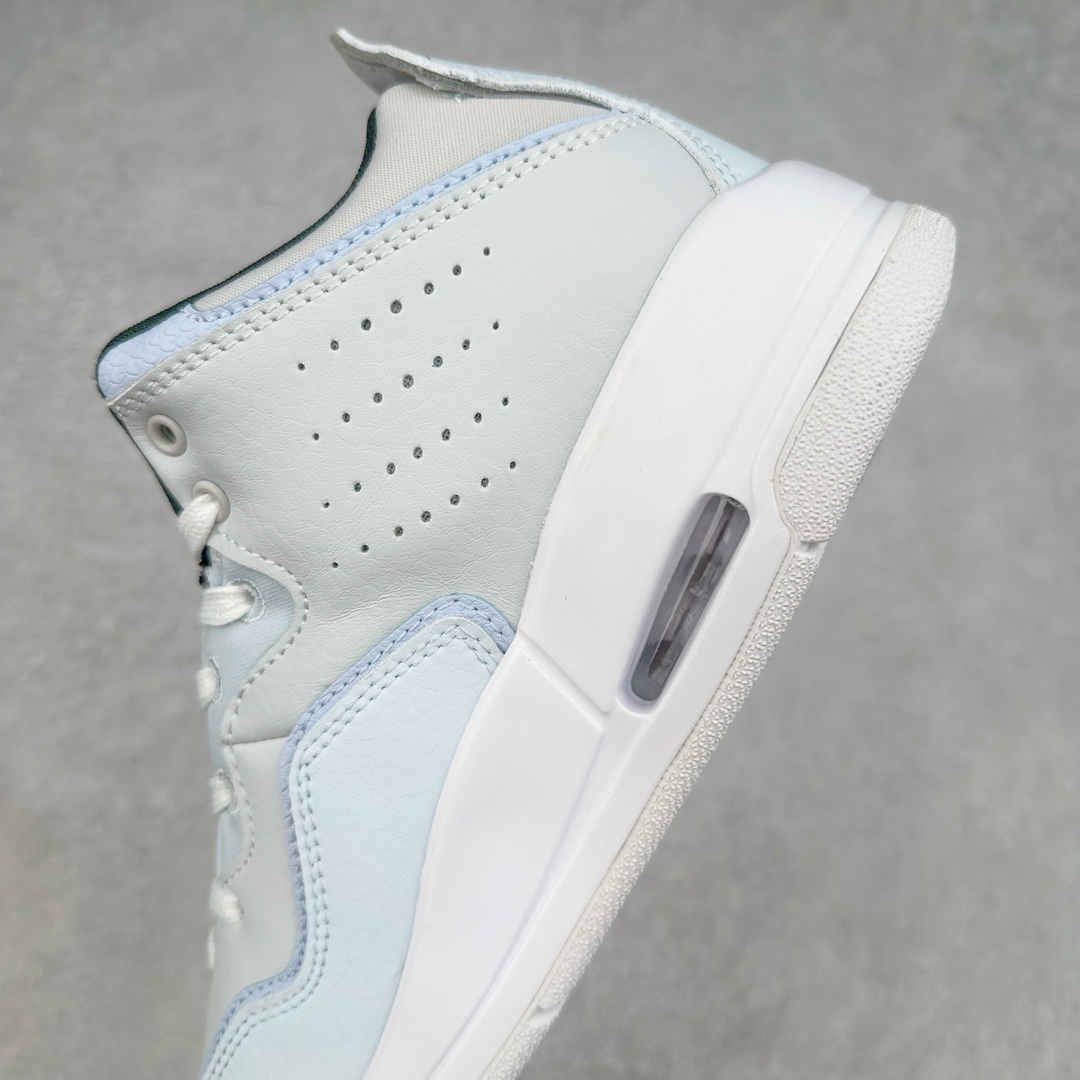 图片[7]-＃福利特价 Air Jordan Courtside AJ23 简版中帮复古休闲运动文化篮球鞋 作为AJ3到AJ4之间的过渡产品，之所以被称为AJ3的简版，它们的造型非常的相似但是也有一些差异，鞋面采用耐磨的牛剖层和人造革鞋面搭配，后跟可以明显看见Air Max气垫。出色的包裹效果让鞋子脚感非常舒适，也让脚掌以及脚面更加的贴合鞋子，在双脚落地产生冲击力的同时，可视气垫可以有效减缓力道，提高鞋子整体的稳定性，既能起到减震的作用，又能保证双足舒适的脚感。另外，灵敏的Phylon中底以及鞋帮的设计，锁住双足，也为前掌提供了有效的包裹。内衬部分采用了透气的织物材料，为脚部的舒适脚感提供了充足的条件。最后就是大底部分，大底采用的是橡胶材质，无论是日常压马路还是简单的运动，都是可以驾驭，鞋底水波纹以及其他不规则图案，也保障了鞋子充足的防滑性以及耐磨性。尺码：36 36.5 37.5 38 38.5 39 40 40.5 41 42 42.5 43 44 45-选品中心