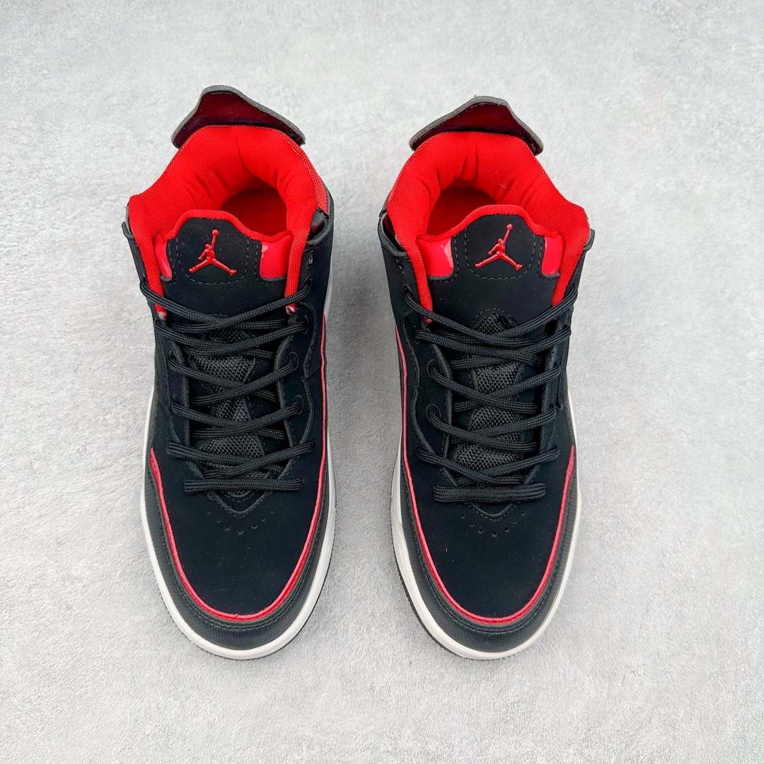 图片[2]-＃福利特价 Air Jordan Courtside AJ23 简版中帮复古休闲运动文化篮球鞋 作为AJ3到AJ4之间的过渡产品，之所以被称为AJ3的简版，它们的造型非常的相似但是也有一些差异，鞋面采用耐磨的牛剖层和人造革鞋面搭配，后跟可以明显看见Air Max气垫。出色的包裹效果让鞋子脚感非常舒适，也让脚掌以及脚面更加的贴合鞋子，在双脚落地产生冲击力的同时，可视气垫可以有效减缓力道，提高鞋子整体的稳定性，既能起到减震的作用，又能保证双足舒适的脚感。另外，灵敏的Phylon中底以及鞋帮的设计，锁住双足，也为前掌提供了有效的包裹。内衬部分采用了透气的织物材料，为脚部的舒适脚感提供了充足的条件。最后就是大底部分，大底采用的是橡胶材质，无论是日常压马路还是简单的运动，都是可以驾驭，鞋底水波纹以及其他不规则图案，也保障了鞋子充足的防滑性以及耐磨性。尺码：36 36.5 37.5 38 38.5 39 40 40.5 41 42 42.5 43 44 44.5 45-选品中心
