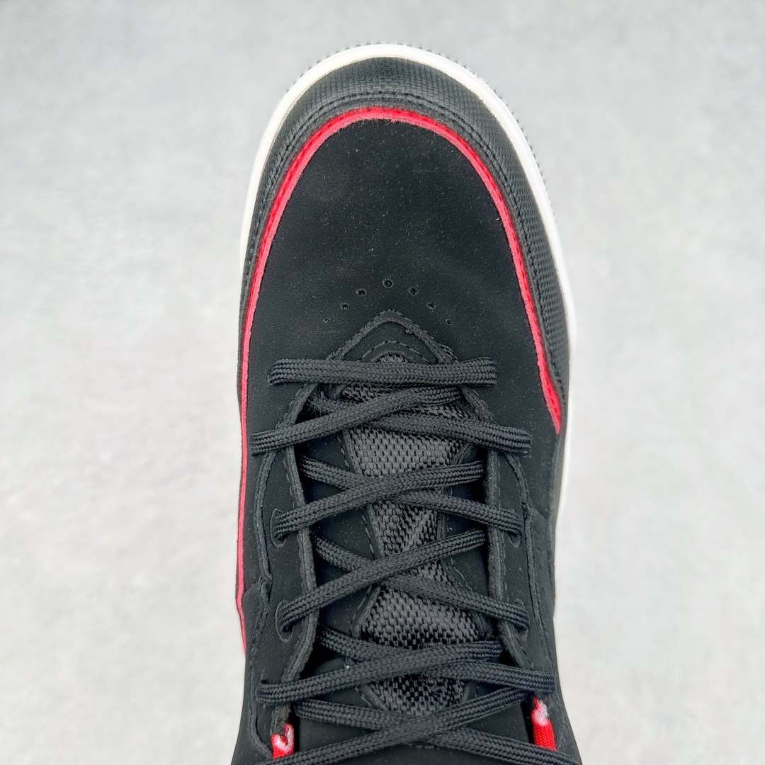 图片[4]-＃福利特价 Air Jordan Courtside AJ23 简版中帮复古休闲运动文化篮球鞋 作为AJ3到AJ4之间的过渡产品，之所以被称为AJ3的简版，它们的造型非常的相似但是也有一些差异，鞋面采用耐磨的牛剖层和人造革鞋面搭配，后跟可以明显看见Air Max气垫。出色的包裹效果让鞋子脚感非常舒适，也让脚掌以及脚面更加的贴合鞋子，在双脚落地产生冲击力的同时，可视气垫可以有效减缓力道，提高鞋子整体的稳定性，既能起到减震的作用，又能保证双足舒适的脚感。另外，灵敏的Phylon中底以及鞋帮的设计，锁住双足，也为前掌提供了有效的包裹。内衬部分采用了透气的织物材料，为脚部的舒适脚感提供了充足的条件。最后就是大底部分，大底采用的是橡胶材质，无论是日常压马路还是简单的运动，都是可以驾驭，鞋底水波纹以及其他不规则图案，也保障了鞋子充足的防滑性以及耐磨性。尺码：36 36.5 37.5 38 38.5 39 40 40.5 41 42 42.5 43 44 44.5 45-选品中心