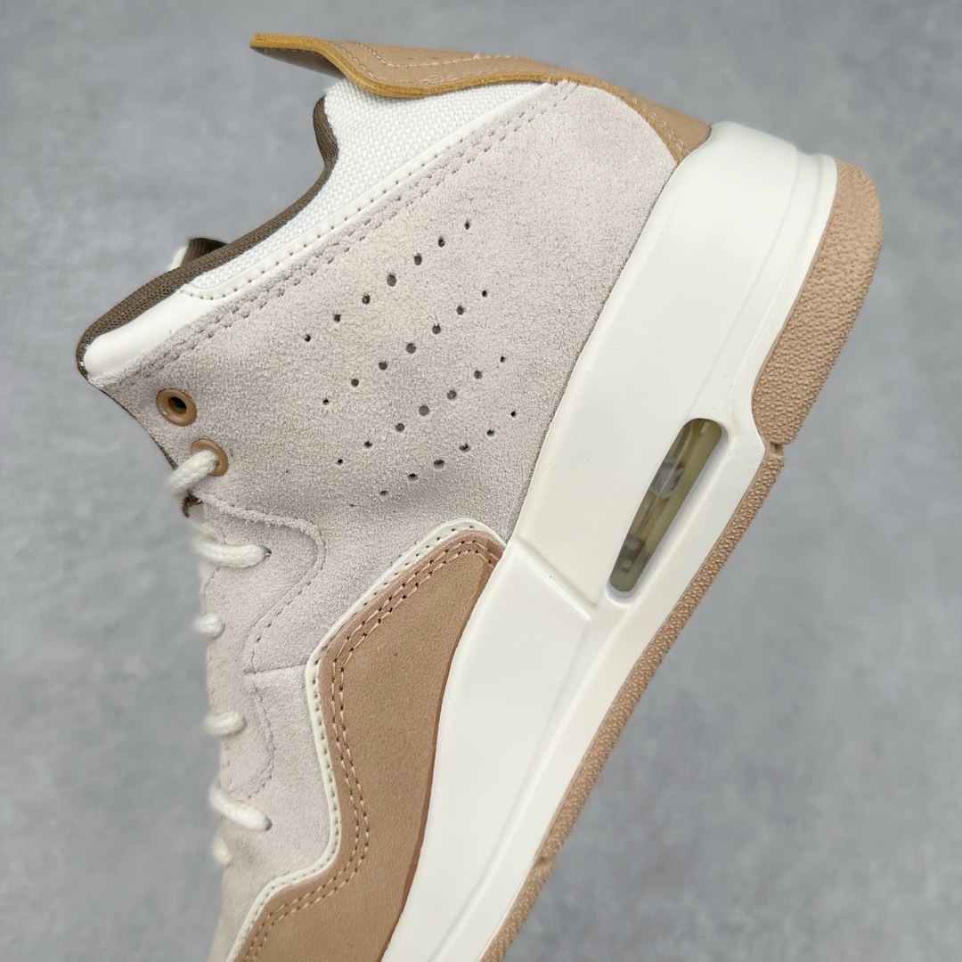 图片[7]-＃福利特价 Air Jordan Courtside AJ23 简版中帮复古休闲运动文化篮球鞋 作为AJ3到AJ4之间的过渡产品，之所以被称为AJ3的简版，它们的造型非常的相似但是也有一些差异，鞋面采用耐磨的牛剖层和人造革鞋面搭配，后跟可以明显看见Air Max气垫。出色的包裹效果让鞋子脚感非常舒适，也让脚掌以及脚面更加的贴合鞋子，在双脚落地产生冲击力的同时，可视气垫可以有效减缓力道，提高鞋子整体的稳定性，既能起到减震的作用，又能保证双足舒适的脚感。另外，灵敏的Phylon中底以及鞋帮的设计，锁住双足，也为前掌提供了有效的包裹。内衬部分采用了透气的织物材料，为脚部的舒适脚感提供了充足的条件。最后就是大底部分，大底采用的是橡胶材质，无论是日常压马路还是简单的运动，都是可以驾驭，鞋底水波纹以及其他不规则图案，也保障了鞋子充足的防滑性以及耐磨性。尺码：36 36.5 37.5 38 38.5 39 40 40.5 41 42 42.5 43 44 44.5 45-选品中心