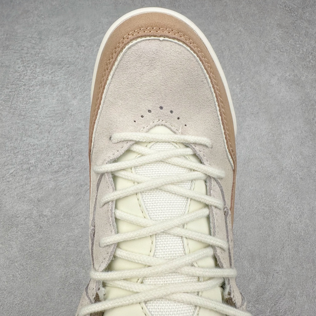 图片[4]-＃福利特价 Air Jordan Courtside AJ23 简版中帮复古休闲运动文化篮球鞋 作为AJ3到AJ4之间的过渡产品，之所以被称为AJ3的简版，它们的造型非常的相似但是也有一些差异，鞋面采用耐磨的牛剖层和人造革鞋面搭配，后跟可以明显看见Air Max气垫。出色的包裹效果让鞋子脚感非常舒适，也让脚掌以及脚面更加的贴合鞋子，在双脚落地产生冲击力的同时，可视气垫可以有效减缓力道，提高鞋子整体的稳定性，既能起到减震的作用，又能保证双足舒适的脚感。另外，灵敏的Phylon中底以及鞋帮的设计，锁住双足，也为前掌提供了有效的包裹。内衬部分采用了透气的织物材料，为脚部的舒适脚感提供了充足的条件。最后就是大底部分，大底采用的是橡胶材质，无论是日常压马路还是简单的运动，都是可以驾驭，鞋底水波纹以及其他不规则图案，也保障了鞋子充足的防滑性以及耐磨性。尺码：36 36.5 37.5 38 38.5 39 40 40.5 41 42 42.5 43 44 44.5 45-选品中心