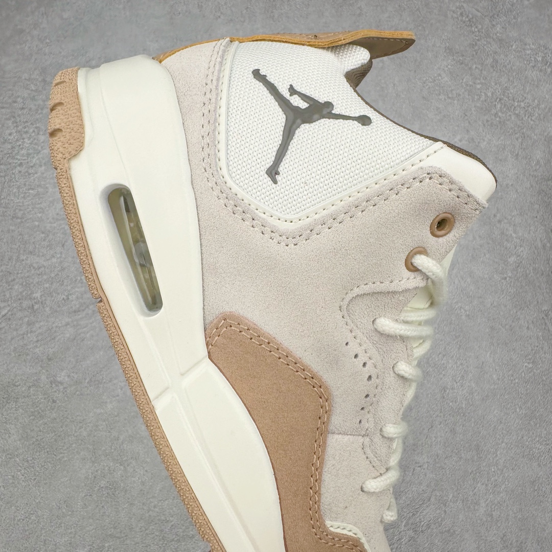 图片[6]-＃福利特价 Air Jordan Courtside AJ23 简版中帮复古休闲运动文化篮球鞋 作为AJ3到AJ4之间的过渡产品，之所以被称为AJ3的简版，它们的造型非常的相似但是也有一些差异，鞋面采用耐磨的牛剖层和人造革鞋面搭配，后跟可以明显看见Air Max气垫。出色的包裹效果让鞋子脚感非常舒适，也让脚掌以及脚面更加的贴合鞋子，在双脚落地产生冲击力的同时，可视气垫可以有效减缓力道，提高鞋子整体的稳定性，既能起到减震的作用，又能保证双足舒适的脚感。另外，灵敏的Phylon中底以及鞋帮的设计，锁住双足，也为前掌提供了有效的包裹。内衬部分采用了透气的织物材料，为脚部的舒适脚感提供了充足的条件。最后就是大底部分，大底采用的是橡胶材质，无论是日常压马路还是简单的运动，都是可以驾驭，鞋底水波纹以及其他不规则图案，也保障了鞋子充足的防滑性以及耐磨性。尺码：36 36.5 37.5 38 38.5 39 40 40.5 41 42 42.5 43 44 44.5 45-选品中心