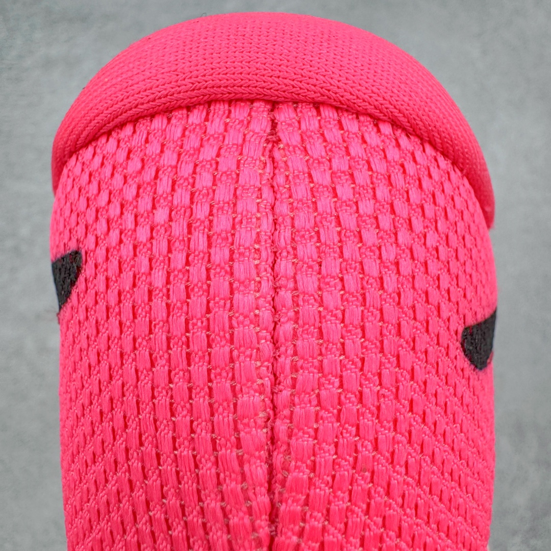 图片[13]-Asics Metaspeed Sky 亚瑟士全面进化版竞速马拉松系列低帮轻量透气缓震休闲运动跑步鞋 这款Magic Speed跑鞋使用了亚瑟士的多项跑鞋科技，中底为2020年才出现在大众视野的FF Blast，这款中底为EVA和OBC混合发泡而来，相比之前的Flytefoam中底，这款材料在缓震和回弹性能上的表现更好，更加软弹。在中底前掌位置内嵌了不对称的碳板结构，这个碳板不是为了推进的目的，而是让前掌不要形变，维持前掌弧度，保证GuideSole科技在跑步过程中发挥作用。尺码：36 36.5 37.5 38 38.5 39 40 40.5 41 42 42.5 43 44 44.5 45-选品中心