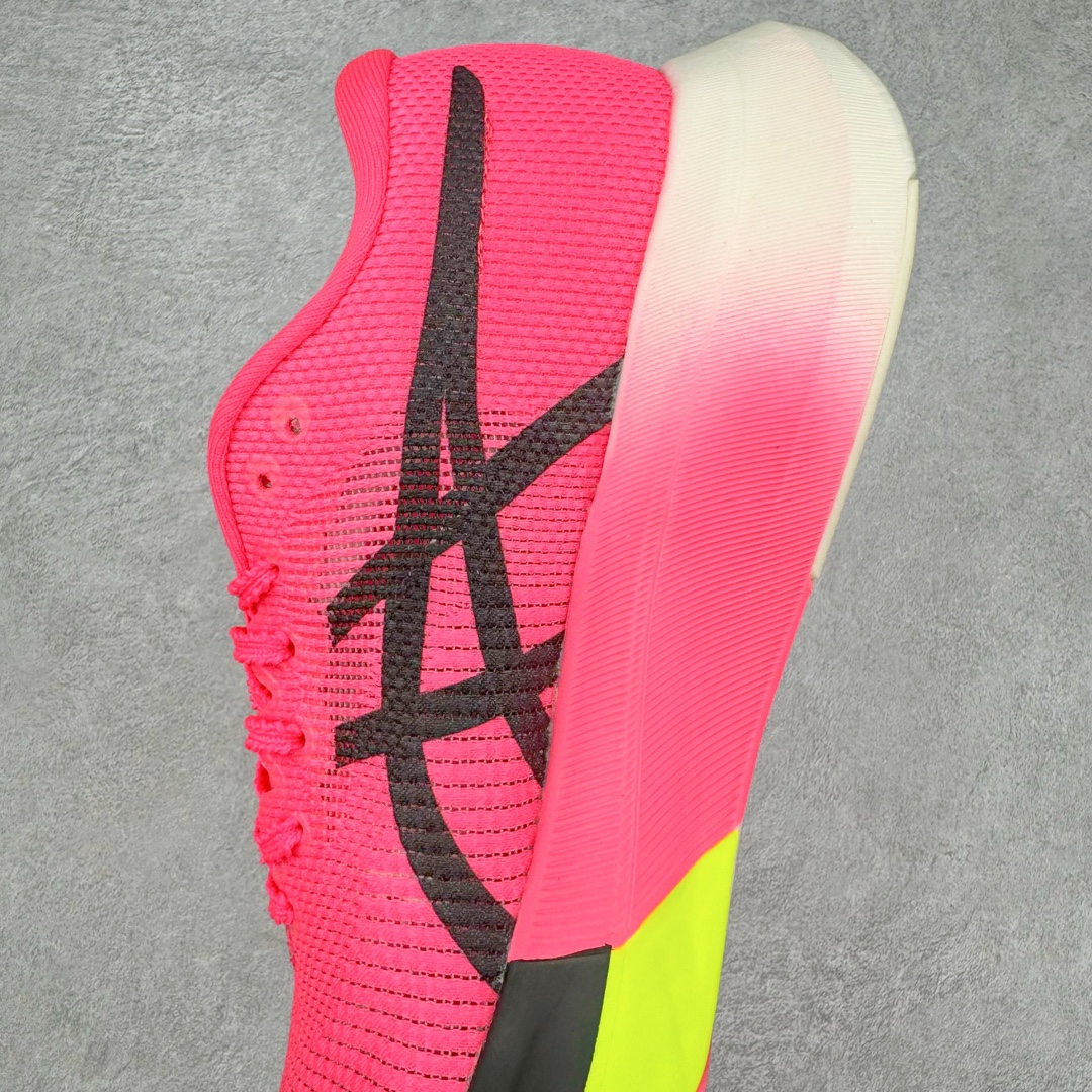 图片[7]-Asics Metaspeed Sky 亚瑟士全面进化版竞速马拉松系列低帮轻量透气缓震休闲运动跑步鞋 这款Magic Speed跑鞋使用了亚瑟士的多项跑鞋科技，中底为2020年才出现在大众视野的FF Blast，这款中底为EVA和OBC混合发泡而来，相比之前的Flytefoam中底，这款材料在缓震和回弹性能上的表现更好，更加软弹。在中底前掌位置内嵌了不对称的碳板结构，这个碳板不是为了推进的目的，而是让前掌不要形变，维持前掌弧度，保证GuideSole科技在跑步过程中发挥作用。尺码：36 36.5 37.5 38 38.5 39 40 40.5 41 42 42.5 43 44 44.5 45-选品中心