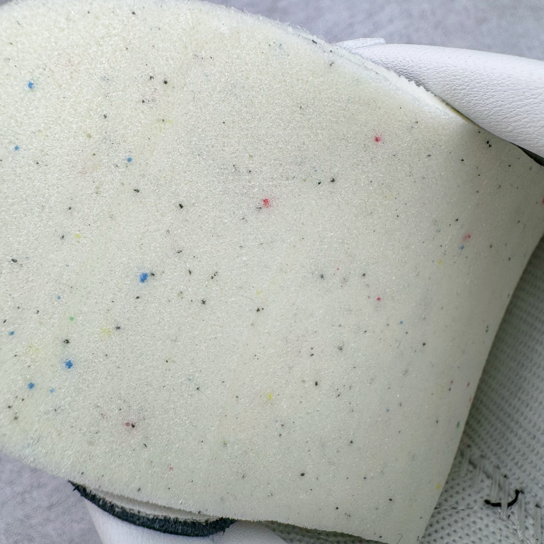 图片[11]-＃HP纯原 AD Original Samba OG 复古经典轻便板鞋 黑白熊猫 JP5282 头层牛皮加持 正确烫金高频细节 原装纳米超迁皮料 独家私模橡胶大底 原盒原配 这款桑巴鞋展示了高质量的工艺 带有装饰的超锁缝制和无缝的手感 柔软、柔软的皮革造型和标志性的3条纹完成了精致的外观 正规合身鞋带 鞋面上有绒面鞋垫 橡胶鞋底 享受正畸套筒软感 自50年代首次亮相以来就一直在赢得粉丝的青睐 尺码：36 36.5 37.5 38 38.5 39 40 40.5 41 42 42.5 43 44 44.5 45-选品中心