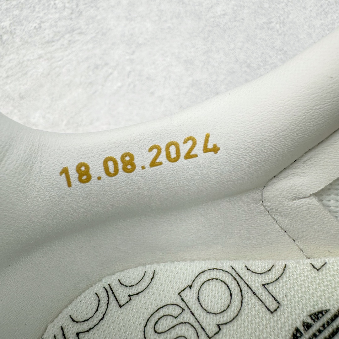 图片[15]-＃HP纯原 AD Original Samba OG 复古经典轻便板鞋 黑白熊猫 JP5282 头层牛皮加持 正确烫金高频细节 原装纳米超迁皮料 独家私模橡胶大底 原盒原配 这款桑巴鞋展示了高质量的工艺 带有装饰的超锁缝制和无缝的手感 柔软、柔软的皮革造型和标志性的3条纹完成了精致的外观 正规合身鞋带 鞋面上有绒面鞋垫 橡胶鞋底 享受正畸套筒软感 自50年代首次亮相以来就一直在赢得粉丝的青睐 尺码：36 36.5 37.5 38 38.5 39 40 40.5 41 42 42.5 43 44 44.5 45-选品中心