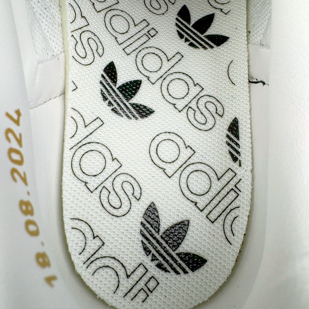 图片[14]-＃HP纯原 AD Original Samba OG 复古经典轻便板鞋 黑白熊猫 JP5282 头层牛皮加持 正确烫金高频细节 原装纳米超迁皮料 独家私模橡胶大底 原盒原配 这款桑巴鞋展示了高质量的工艺 带有装饰的超锁缝制和无缝的手感 柔软、柔软的皮革造型和标志性的3条纹完成了精致的外观 正规合身鞋带 鞋面上有绒面鞋垫 橡胶鞋底 享受正畸套筒软感 自50年代首次亮相以来就一直在赢得粉丝的青睐 尺码：36 36.5 37.5 38 38.5 39 40 40.5 41 42 42.5 43 44 44.5 45-选品中心