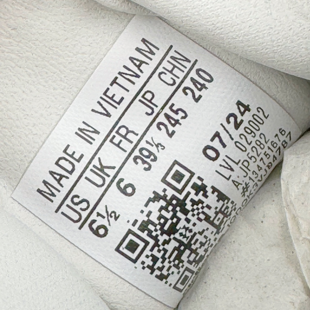 图片[13]-＃HP纯原 AD Original Samba OG 复古经典轻便板鞋 黑白熊猫 JP5282 头层牛皮加持 正确烫金高频细节 原装纳米超迁皮料 独家私模橡胶大底 原盒原配 这款桑巴鞋展示了高质量的工艺 带有装饰的超锁缝制和无缝的手感 柔软、柔软的皮革造型和标志性的3条纹完成了精致的外观 正规合身鞋带 鞋面上有绒面鞋垫 橡胶鞋底 享受正畸套筒软感 自50年代首次亮相以来就一直在赢得粉丝的青睐 尺码：36 36.5 37.5 38 38.5 39 40 40.5 41 42 42.5 43 44 44.5 45-选品中心