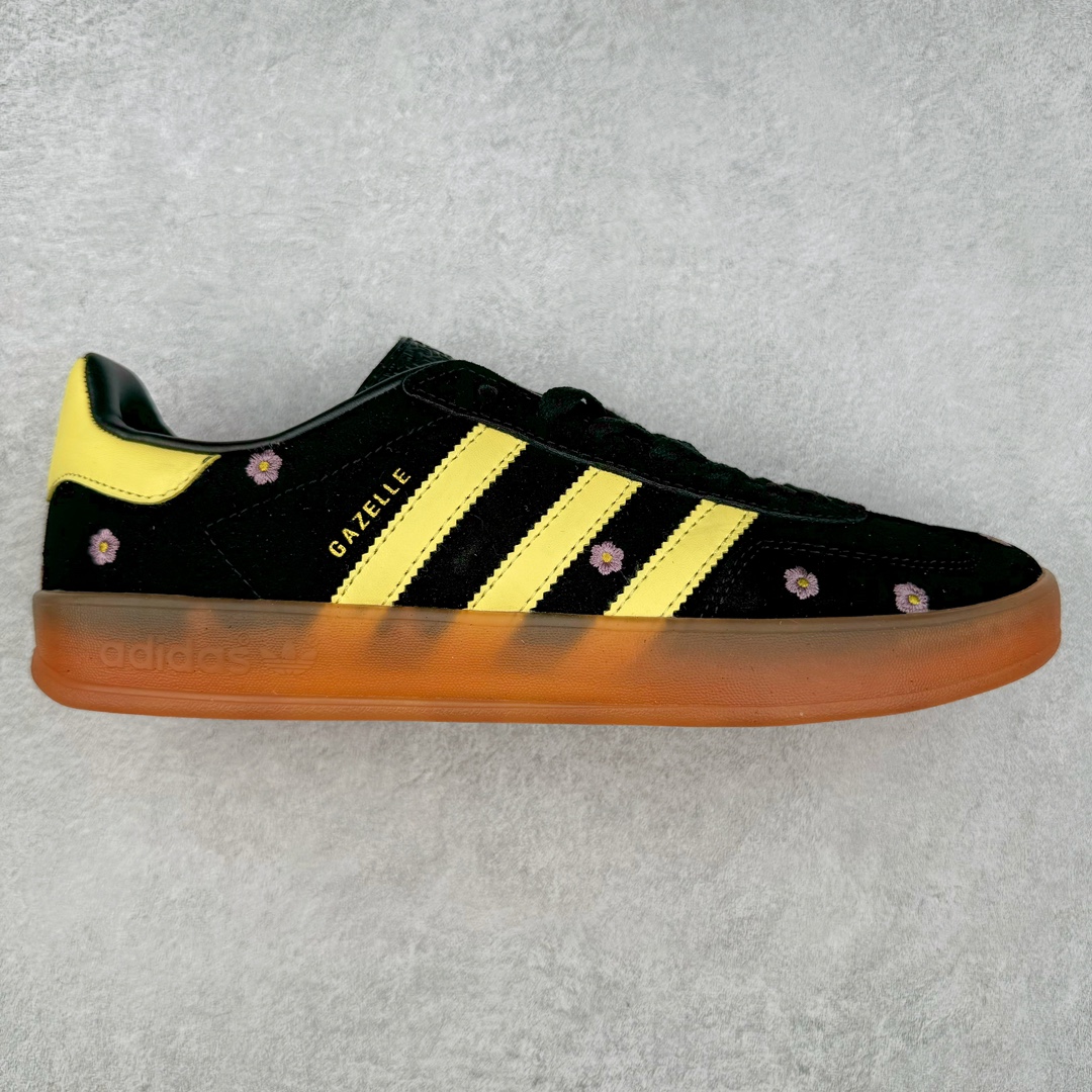 AD Gazelle Indoor Trainers 羚羊内训系列低帮复古百搭休闲运动德训风板鞋 IF4490 90年代经典的复刻版！自60年代以足球训练鞋面世以来,Gazelle就以其经典设计席卷全球。1991年版本的复刻,再造经典Gazelle。采用皮革打造,搭配浊色细节,让这款经典更加简约。尺码：36 36⅔ 37⅓ 38 38⅔ 39⅓ 40 40⅔ 41⅓ 42 42⅔ 43⅓ 44 45-选品中心