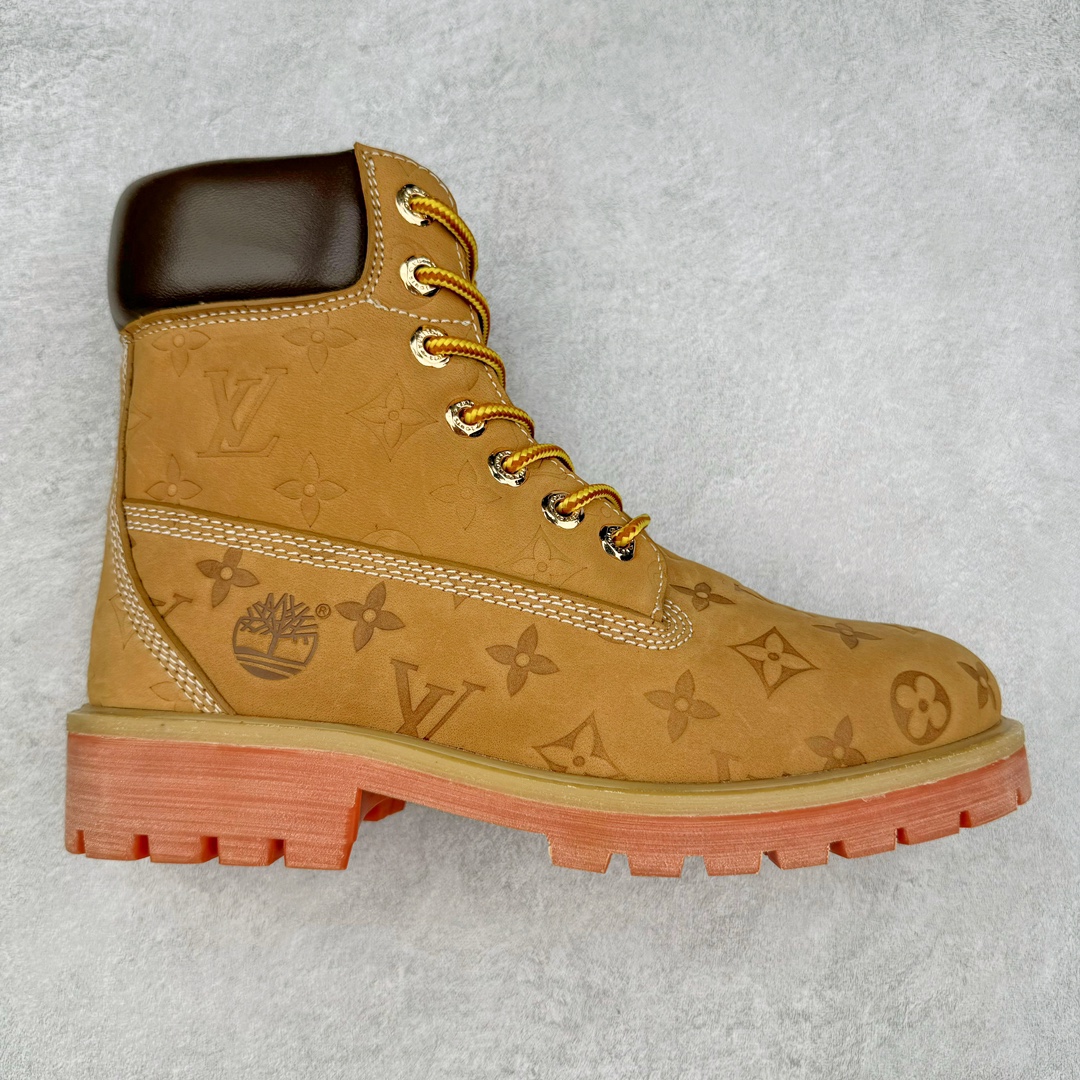 王嘉尔同款纯原 中山大厂出品 Louis Vuitton x Timberland lv王炸联名 Pharrell Williams充分发挥了作为Louis Vuitton创意总监的角色，与户外品牌Timberland展开合作。作为双方合作的开篇之作，这款鞋重新定义了 Timberland 6英寸大黄靴的经典设计 添柏岚/天伯伦 6英寸满印老花大黄靴，致敬1996年Grandmaster Flash经典黄靴造型 原厂五金开模鞋带扣 顶级工艺全新升级 中山大厂代工 原单进口皮料 独立私模大底，正确logo，非市面错误版本 原装一致全头层磨砂皮领口 全牛内里 全新原厂包装鞋盒 市场独家供应 货号： 1AD7YN 尺码：35 36 37 38 39 40 41 42 43 44 45-选品中心
