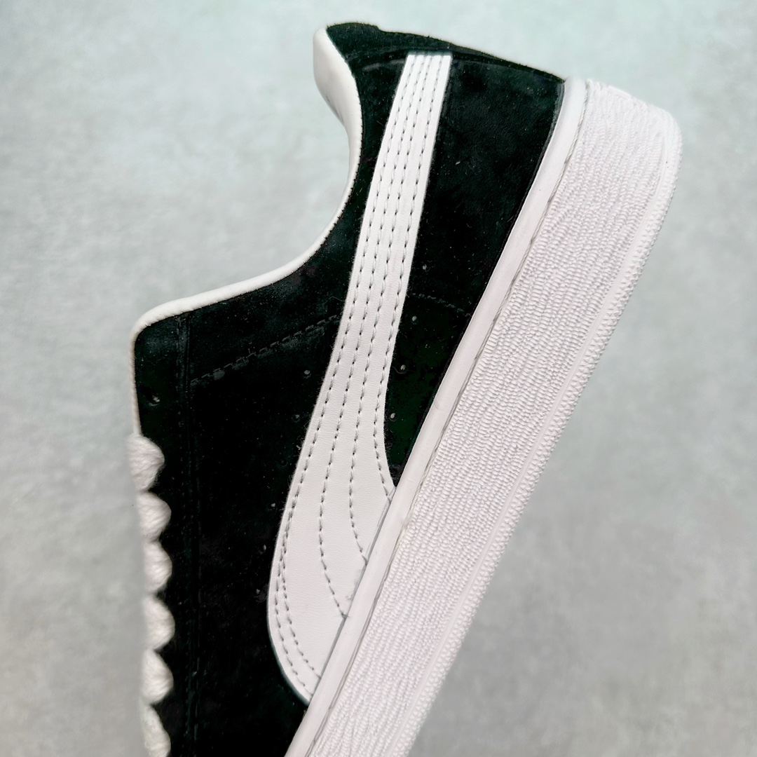 图片[7]-PUMA SUEDE XL 彪马新款面包鞋男女同款复古休闲板鞋 赠送一双鞋带 鞋身通体采用细腻的麂皮材质 厚实柔软 质感出众 鞋侧保留PUMA标志性跑道图案 侧面与后跟点缀金属色PUMA LOGO 兼具辨识度与细节感 加厚鞋垫、饱满鞋舌 搭配加宽扁形鞋带 使得穿着感更加贴合与舒适 值得一提的是 本季SUEDE XL鞋款以黑色、红色及蓝色最为瞩目 经典黑的配色 在低调之余可轻松驾驭任何潮流风格造型 而高饱和度的配色 则是当之无愧的早春出街利器。货号： 395205 尺码：36 37 37.5 38 38.5 39 40 40.5 41 42 42.5 43 44 45-选品中心