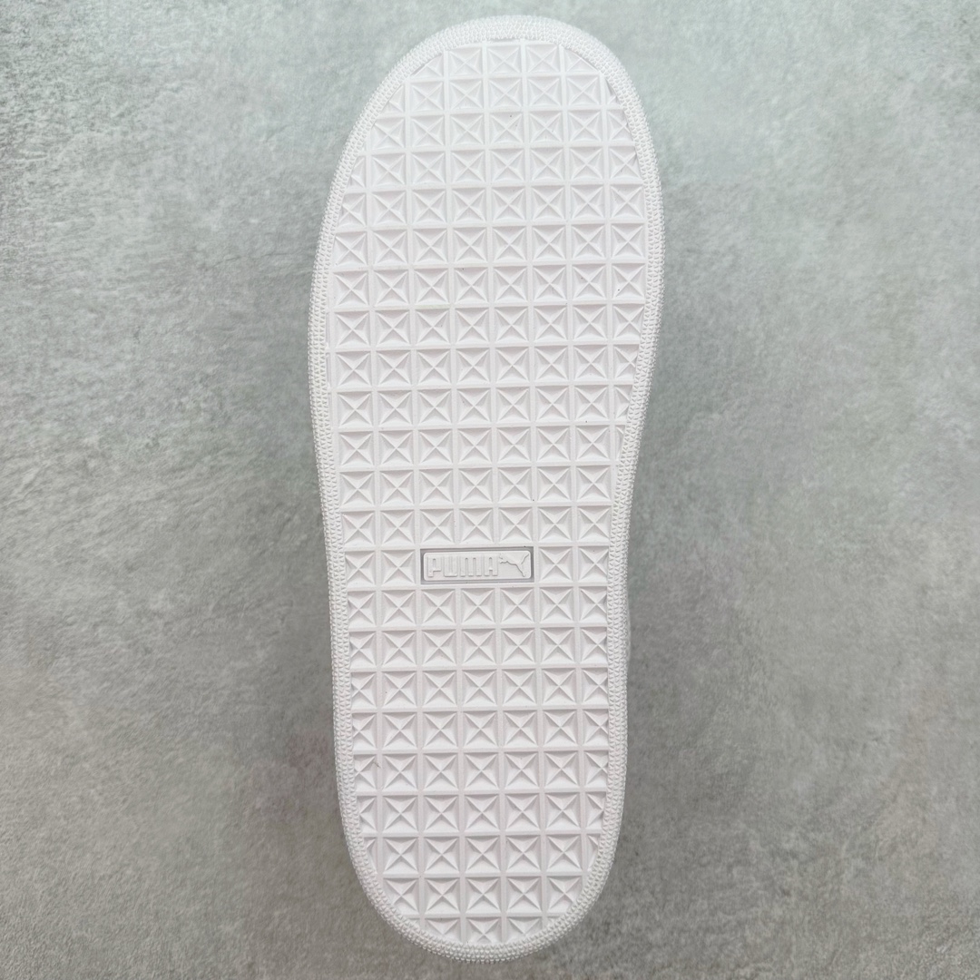 图片[9]-PUMA SUEDE XL 彪马新款面包鞋男女同款复古休闲板鞋 赠送一双鞋带 鞋身通体采用细腻的麂皮材质 厚实柔软 质感出众 鞋侧保留PUMA标志性跑道图案 侧面与后跟点缀金属色PUMA LOGO 兼具辨识度与细节感 加厚鞋垫、饱满鞋舌 搭配加宽扁形鞋带 使得穿着感更加贴合与舒适 值得一提的是 本季SUEDE XL鞋款以黑色、红色及蓝色最为瞩目 经典黑的配色 在低调之余可轻松驾驭任何潮流风格造型 而高饱和度的配色 则是当之无愧的早春出街利器。货号： 395205 尺码：36 37 37.5 38 38.5 39 40 40.5 41 42 42.5 43 44 45-选品中心