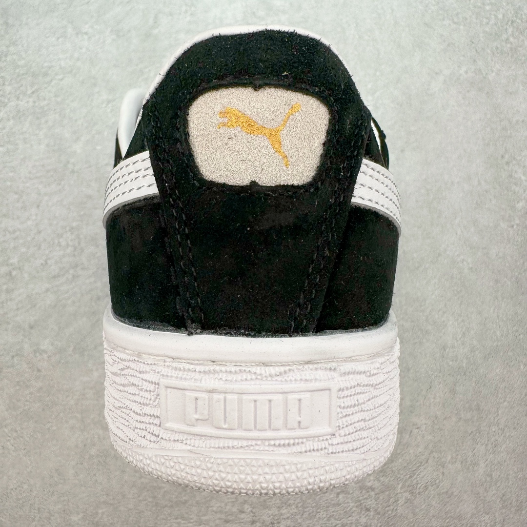 图片[8]-PUMA SUEDE XL 彪马新款面包鞋男女同款复古休闲板鞋 赠送一双鞋带 鞋身通体采用细腻的麂皮材质 厚实柔软 质感出众 鞋侧保留PUMA标志性跑道图案 侧面与后跟点缀金属色PUMA LOGO 兼具辨识度与细节感 加厚鞋垫、饱满鞋舌 搭配加宽扁形鞋带 使得穿着感更加贴合与舒适 值得一提的是 本季SUEDE XL鞋款以黑色、红色及蓝色最为瞩目 经典黑的配色 在低调之余可轻松驾驭任何潮流风格造型 而高饱和度的配色 则是当之无愧的早春出街利器。货号： 395205 尺码：36 37 37.5 38 38.5 39 40 40.5 41 42 42.5 43 44 45-选品中心