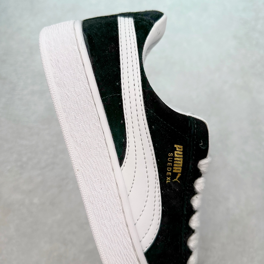图片[6]-PUMA SUEDE XL 彪马新款面包鞋男女同款复古休闲板鞋 赠送一双鞋带 鞋身通体采用细腻的麂皮材质 厚实柔软 质感出众 鞋侧保留PUMA标志性跑道图案 侧面与后跟点缀金属色PUMA LOGO 兼具辨识度与细节感 加厚鞋垫、饱满鞋舌 搭配加宽扁形鞋带 使得穿着感更加贴合与舒适 值得一提的是 本季SUEDE XL鞋款以黑色、红色及蓝色最为瞩目 经典黑的配色 在低调之余可轻松驾驭任何潮流风格造型 而高饱和度的配色 则是当之无愧的早春出街利器。货号： 395205 尺码：36 37 37.5 38 38.5 39 40 40.5 41 42 42.5 43 44 45-选品中心