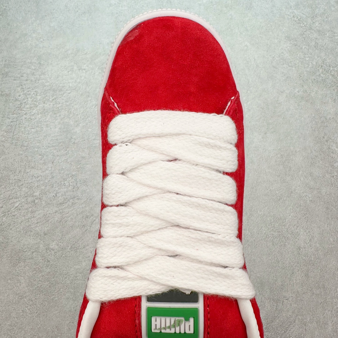 图片[4]-PUMA SUEDE XL 彪马新款面包鞋男女同款复古休闲板鞋 赠送一双鞋带 鞋身通体采用细腻的麂皮材质 厚实柔软 质感出众 鞋侧保留PUMA标志性跑道图案 侧面与后跟点缀金属色PUMA LOGO 兼具辨识度与细节感 加厚鞋垫、饱满鞋舌 搭配加宽扁形鞋带 使得穿着感更加贴合与舒适 值得一提的是 本季SUEDE XL鞋款以黑色、红色及蓝色最为瞩目 经典黑的配色 在低调之余可轻松驾驭任何潮流风格造型 而高饱和度的配色 则是当之无愧的早春出街利器。货号： 395205 尺码：36 37 37.5 38 38.5 39 40 40.5 41 42 42.5 43 44 45-选品中心