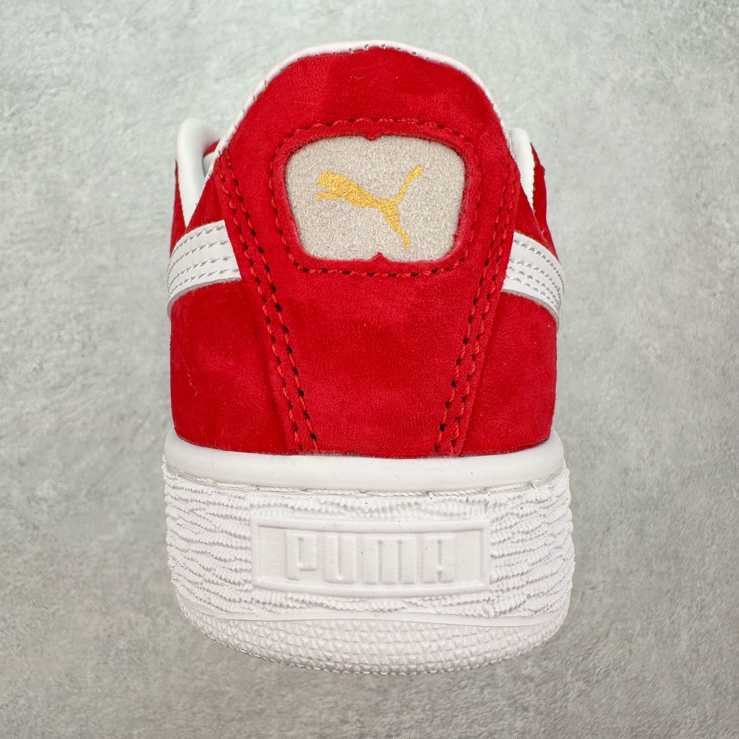 图片[8]-PUMA SUEDE XL 彪马新款面包鞋男女同款复古休闲板鞋 赠送一双鞋带 鞋身通体采用细腻的麂皮材质 厚实柔软 质感出众 鞋侧保留PUMA标志性跑道图案 侧面与后跟点缀金属色PUMA LOGO 兼具辨识度与细节感 加厚鞋垫、饱满鞋舌 搭配加宽扁形鞋带 使得穿着感更加贴合与舒适 值得一提的是 本季SUEDE XL鞋款以黑色、红色及蓝色最为瞩目 经典黑的配色 在低调之余可轻松驾驭任何潮流风格造型 而高饱和度的配色 则是当之无愧的早春出街利器。货号： 395205 尺码：36 37 37.5 38 38.5 39 40 40.5 41 42 42.5 43 44 45-选品中心