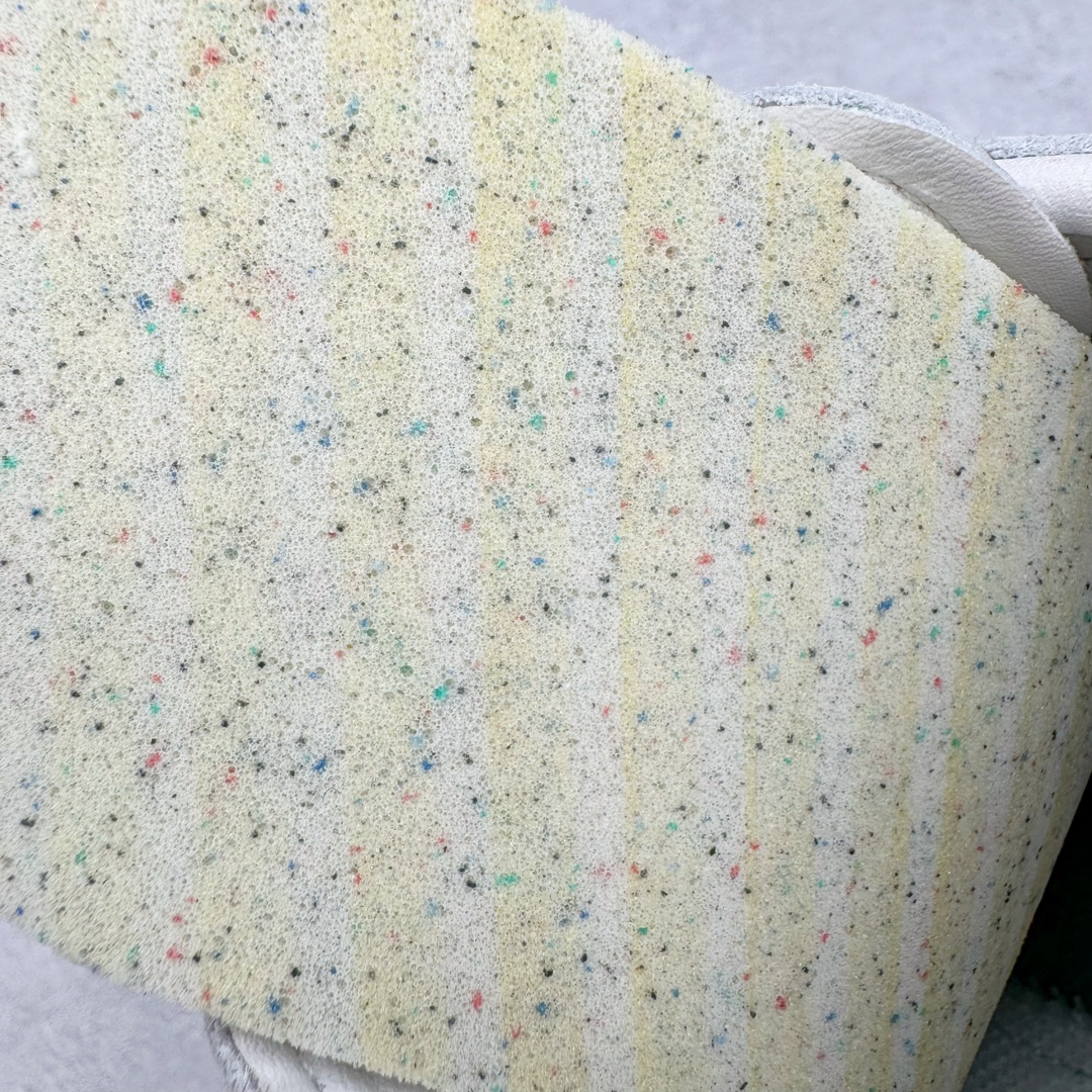 图片[10]-＃HP纯原 AD Original Samba OG 复古经典轻便板鞋 JI3906 头层牛皮加持 正确烫金高频细节 原装纳米超迁皮料 独家私模橡胶大底 原盒原配 这款桑巴鞋展示了高质量的工艺 带有装饰的超锁缝制和无缝的手感 柔软、柔软的皮革造型和标志性的3条纹完成了精致的外观 正规合身鞋带 鞋面上有绒面鞋垫 橡胶鞋底 享受正畸套筒软感 自50年代首次亮相以来就一直在赢得粉丝的青睐 尺码：36 36.5 37.5 38 38.5 39 40 40.5 41 42 42.5 43 44 44.5 45-选品中心