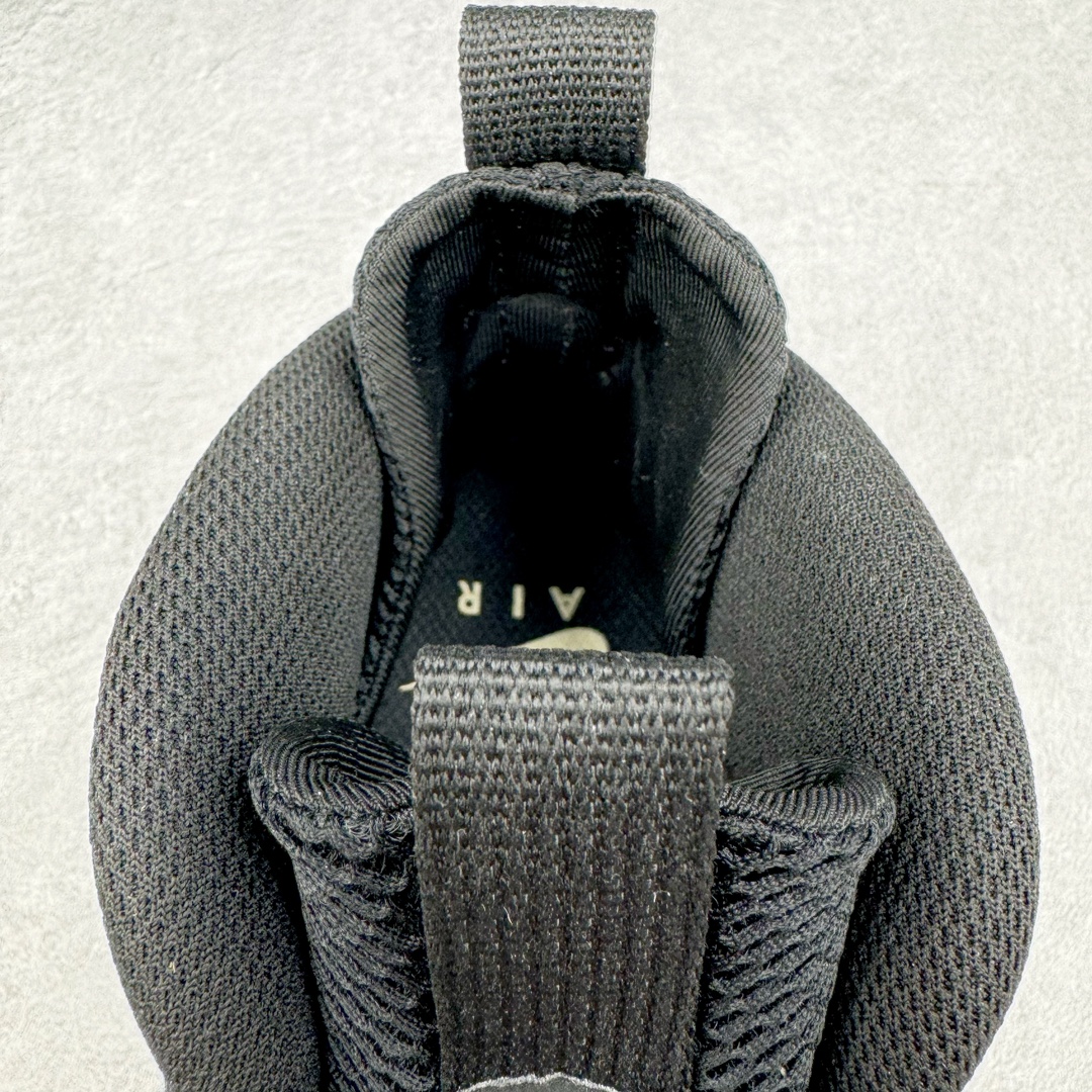 图片[12]-＃纯原特价福利 NK Air Foamposite Pro 奶油喷 FD5855-002 莞产原底面 公司渠道同模具 鞋型发泡360度无死角 双层Zoom气垫植入 中底完美注胶 搭载原厂碳纤维材质 诞生于1997年的NK Air Foamposite系列可以说是整个球鞋历史上最为经典的系列之一 也就是我们常说的“喷”和“泡” 其中“喷”由Foamposite One代言人Penny的英文音译而来 而“泡”则来源于另一款鞋型 Foamposite Pro中\\\”pro\\\”的音译 在诞生初期 由于高昂的造价以及超前的外形 Foamposite系列的反对者不在少数 甚至有人认为这款鞋会毁掉整个球鞋行业 但事实证明这双灵感来自于甲虫 自带“黑科技”鞋面以及双层Zoom+大块碳板的太空球鞋不仅受到了大众的接受与追捧 并且成功的影响了篮球鞋的发展 尺码：38.5 39 40 40.5 41 42 42.5 43 44 44.5 45 46-选品中心