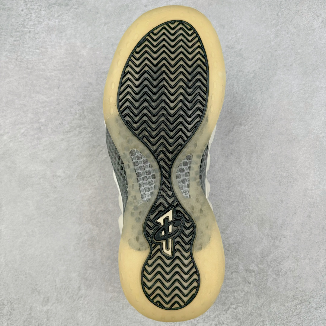 图片[9]-＃纯原特价福利 NK Air Foamposite Pro 奶油喷 FD5855-002 莞产原底面 公司渠道同模具 鞋型发泡360度无死角 双层Zoom气垫植入 中底完美注胶 搭载原厂碳纤维材质 诞生于1997年的NK Air Foamposite系列可以说是整个球鞋历史上最为经典的系列之一 也就是我们常说的“喷”和“泡” 其中“喷”由Foamposite One代言人Penny的英文音译而来 而“泡”则来源于另一款鞋型 Foamposite Pro中\\\”pro\\\”的音译 在诞生初期 由于高昂的造价以及超前的外形 Foamposite系列的反对者不在少数 甚至有人认为这款鞋会毁掉整个球鞋行业 但事实证明这双灵感来自于甲虫 自带“黑科技”鞋面以及双层Zoom+大块碳板的太空球鞋不仅受到了大众的接受与追捧 并且成功的影响了篮球鞋的发展 尺码：38.5 39 40 40.5 41 42 42.5 43 44 44.5 45 46-选品中心