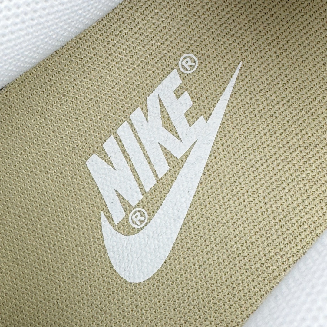 图片[13]-＃YC纯原福利 NK Dunk Low 酒鬼 DV0833-100 定制系列天花板 无原鞋不开发 全系列得物原鞋一比一校对开发 配色持续更新中 终端对接 优势输出 全套原厂楦头原纸板数据档案倾力打造 原汁原味莞产 极致还原 圈内最强针车工艺 高端零售指定版 广东原厂配套原盒原标 鞋盒分三个尺码段 原厂冲刀 超高清洁度 全鞋零毛边皮料切割 采用原厂百宏鞋带以及原厂百宏织唛舌标 内标可供原厂几率过验 进口原装条纹中底布 四线拉帮白色点胶 原厂拉帮手法遵循公司 原厂电绣 极致还原 尺码：40 40.5 41 42 42.5 43 44 44.5 45 46-选品中心