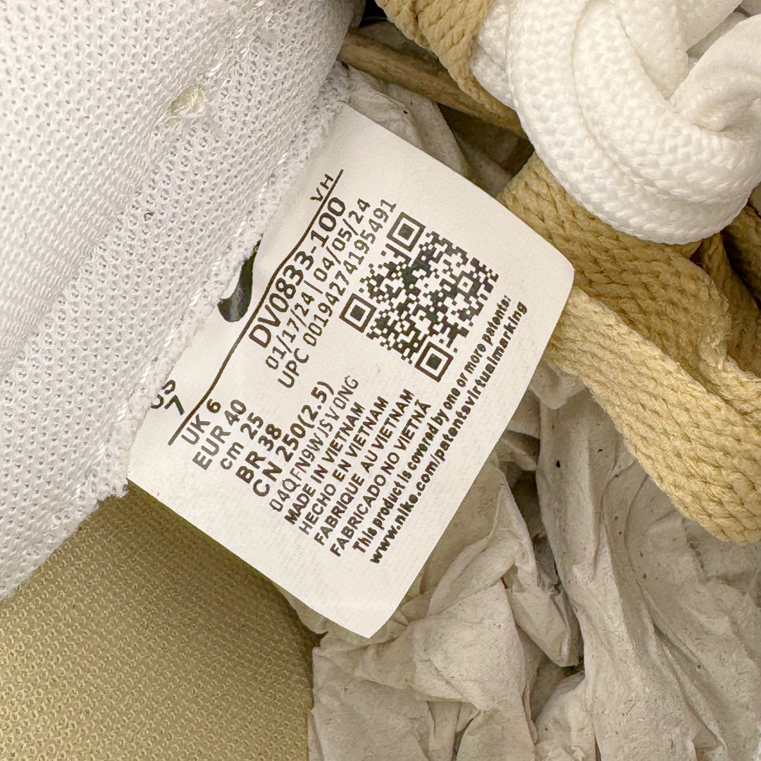 图片[12]-＃YC纯原福利 NK Dunk Low 酒鬼 DV0833-100 定制系列天花板 无原鞋不开发 全系列得物原鞋一比一校对开发 配色持续更新中 终端对接 优势输出 全套原厂楦头原纸板数据档案倾力打造 原汁原味莞产 极致还原 圈内最强针车工艺 高端零售指定版 广东原厂配套原盒原标 鞋盒分三个尺码段 原厂冲刀 超高清洁度 全鞋零毛边皮料切割 采用原厂百宏鞋带以及原厂百宏织唛舌标 内标可供原厂几率过验 进口原装条纹中底布 四线拉帮白色点胶 原厂拉帮手法遵循公司 原厂电绣 极致还原 尺码：40 40.5 41 42 42.5 43 44 44.5 45 46-选品中心