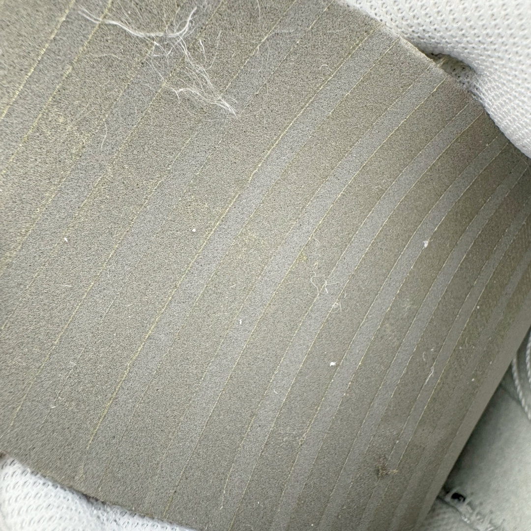 图片[11]-＃YC纯原福利 NK Dunk Low 酒鬼 DV0833-100 定制系列天花板 无原鞋不开发 全系列得物原鞋一比一校对开发 配色持续更新中 终端对接 优势输出 全套原厂楦头原纸板数据档案倾力打造 原汁原味莞产 极致还原 圈内最强针车工艺 高端零售指定版 广东原厂配套原盒原标 鞋盒分三个尺码段 原厂冲刀 超高清洁度 全鞋零毛边皮料切割 采用原厂百宏鞋带以及原厂百宏织唛舌标 内标可供原厂几率过验 进口原装条纹中底布 四线拉帮白色点胶 原厂拉帮手法遵循公司 原厂电绣 极致还原 尺码：40 40.5 41 42 42.5 43 44 44.5 45 46-选品中心