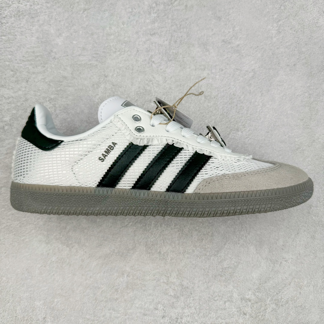 AD Original Samba OG 复古经典轻便板鞋 IH3371 这款桑巴鞋展示了高质量的工艺 带有装饰的超锁缝制和无缝的手感 柔软、柔软的皮革造型和标志性的3条纹完成了精致的外观 正规合身鞋带 鞋面上有绒面鞋垫 橡胶鞋底 享受正畸套筒软感 自50年代首次亮相以来就一直在赢得粉丝的青睐 尺码：36 36.5 37.5 38 38.5 39 40 40.5 41 42 42.5 43 44 44.5 45-选品中心