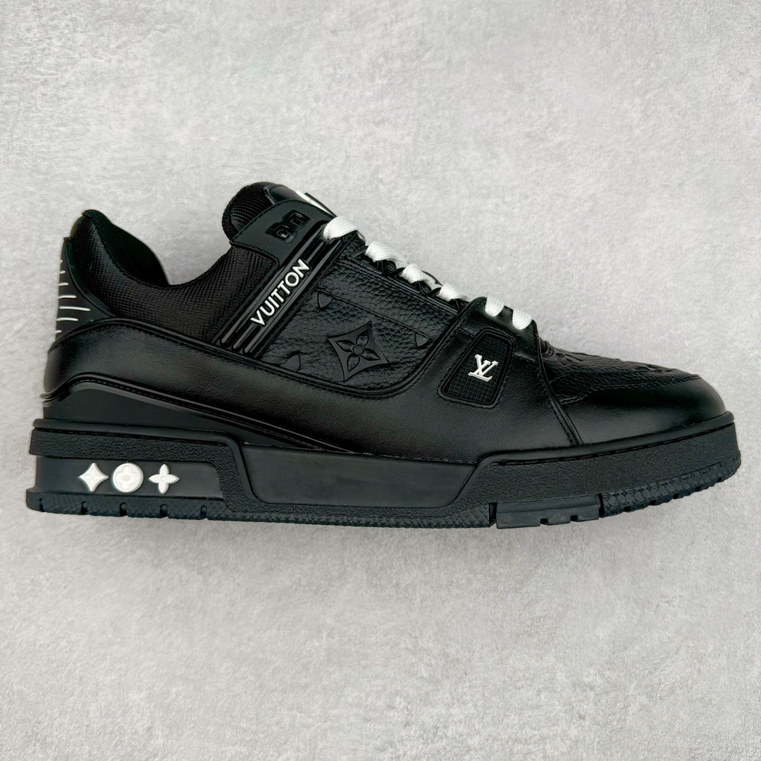 ＃FZ纯原福利 Louis Vuitton Trainer lv时装走秀运动鞋 实力大厂出品 平台专供 成熟的做工稳定的品控 完美鞋型超高的清洁度 零毛边线头瑕疵 全套原楦原纸版原鞋开模 全网最具灵魂的版型 正确原装黄色鞋盒 正确中底印花 鞋面印花3D高频深度立体 全鞋电脑针车 紧密相连 针距密度一致 环保乳胶注塑鞋垫 厚度脚感还原原版 皮面裁剪部位 统一油边封口工艺 原装橡胶大底含胶量大底组合零偏差 专柜全套包装 防尘袋 说明书 质保卡 男女鞋 尺码：35 36 37 38 39 40 41 42 43 44 45-选品中心
