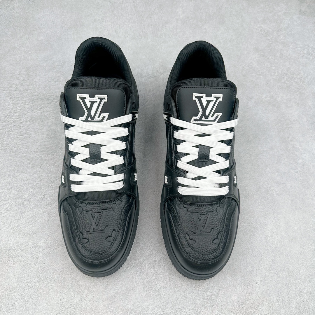 图片[2]-＃FZ纯原福利 Louis Vuitton Trainer lv时装走秀运动鞋 实力大厂出品 平台专供 成熟的做工稳定的品控 完美鞋型超高的清洁度 零毛边线头瑕疵 全套原楦原纸版原鞋开模 全网最具灵魂的版型 正确原装黄色鞋盒 正确中底印花 鞋面印花3D高频深度立体 全鞋电脑针车 紧密相连 针距密度一致 环保乳胶注塑鞋垫 厚度脚感还原原版 皮面裁剪部位 统一油边封口工艺 原装橡胶大底含胶量大底组合零偏差 专柜全套包装 防尘袋 说明书 质保卡 男女鞋 尺码：35 36 37 38 39 40 41 42 43 44 45-选品中心