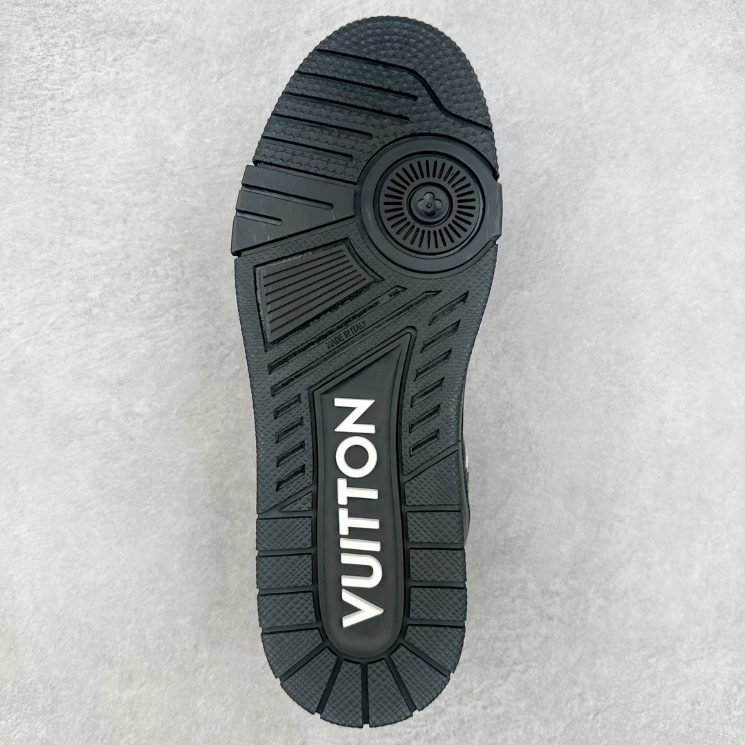 图片[9]-＃FZ纯原福利 Louis Vuitton Trainer lv时装走秀运动鞋 实力大厂出品 平台专供 成熟的做工稳定的品控 完美鞋型超高的清洁度 零毛边线头瑕疵 全套原楦原纸版原鞋开模 全网最具灵魂的版型 正确原装黄色鞋盒 正确中底印花 鞋面印花3D高频深度立体 全鞋电脑针车 紧密相连 针距密度一致 环保乳胶注塑鞋垫 厚度脚感还原原版 皮面裁剪部位 统一油边封口工艺 原装橡胶大底含胶量大底组合零偏差 专柜全套包装 防尘袋 说明书 质保卡 男女鞋 尺码：35 36 37 38 39 40 41 42 43 44 45-选品中心