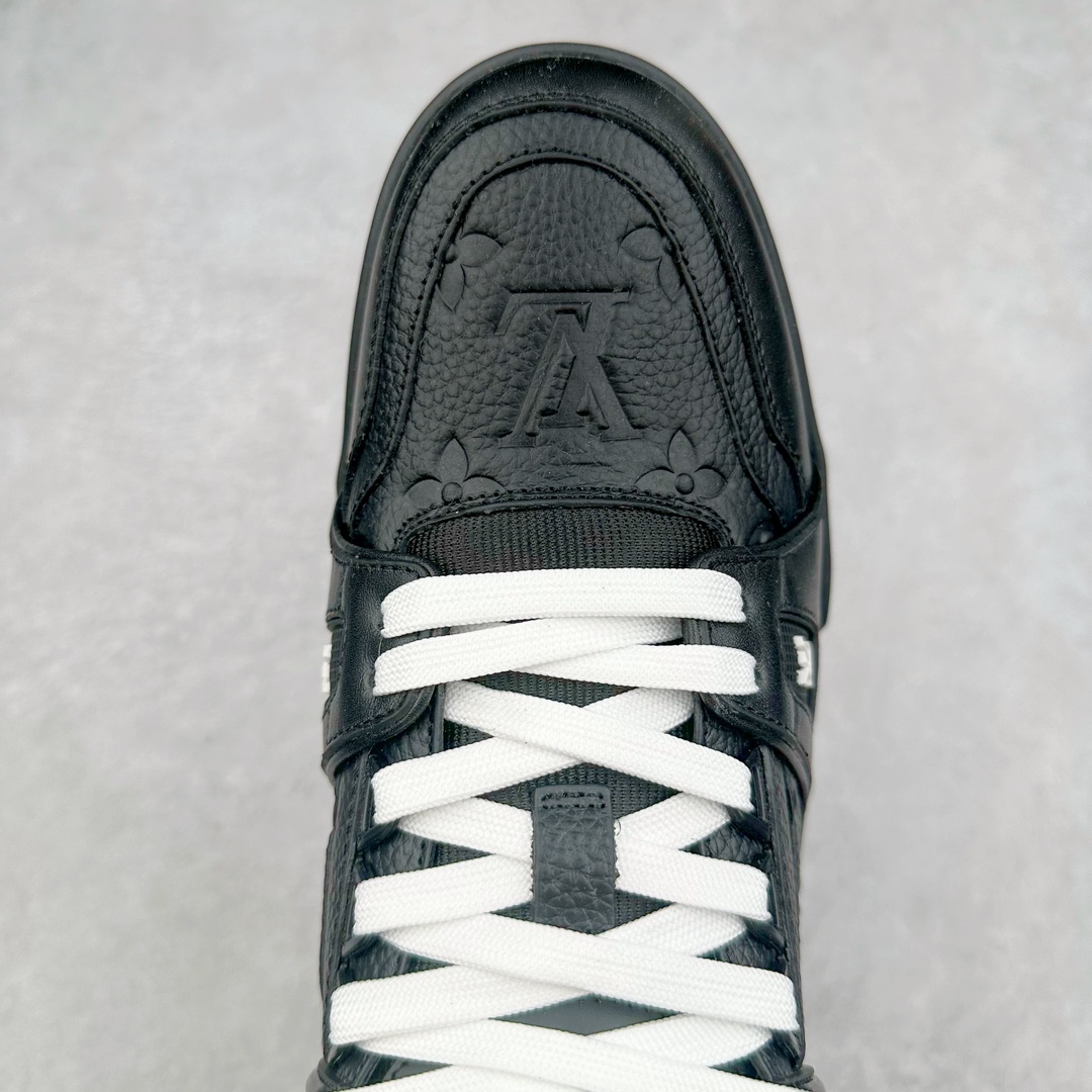 图片[4]-＃FZ纯原福利 Louis Vuitton Trainer lv时装走秀运动鞋 实力大厂出品 平台专供 成熟的做工稳定的品控 完美鞋型超高的清洁度 零毛边线头瑕疵 全套原楦原纸版原鞋开模 全网最具灵魂的版型 正确原装黄色鞋盒 正确中底印花 鞋面印花3D高频深度立体 全鞋电脑针车 紧密相连 针距密度一致 环保乳胶注塑鞋垫 厚度脚感还原原版 皮面裁剪部位 统一油边封口工艺 原装橡胶大底含胶量大底组合零偏差 专柜全套包装 防尘袋 说明书 质保卡 男女鞋 尺码：35 36 37 38 39 40 41 42 43 44 45-选品中心