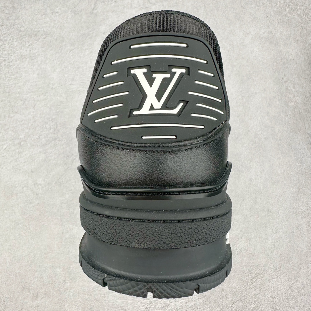 图片[8]-＃FZ纯原福利 Louis Vuitton Trainer lv时装走秀运动鞋 实力大厂出品 平台专供 成熟的做工稳定的品控 完美鞋型超高的清洁度 零毛边线头瑕疵 全套原楦原纸版原鞋开模 全网最具灵魂的版型 正确原装黄色鞋盒 正确中底印花 鞋面印花3D高频深度立体 全鞋电脑针车 紧密相连 针距密度一致 环保乳胶注塑鞋垫 厚度脚感还原原版 皮面裁剪部位 统一油边封口工艺 原装橡胶大底含胶量大底组合零偏差 专柜全套包装 防尘袋 说明书 质保卡 男女鞋 尺码：35 36 37 38 39 40 41 42 43 44 45-选品中心