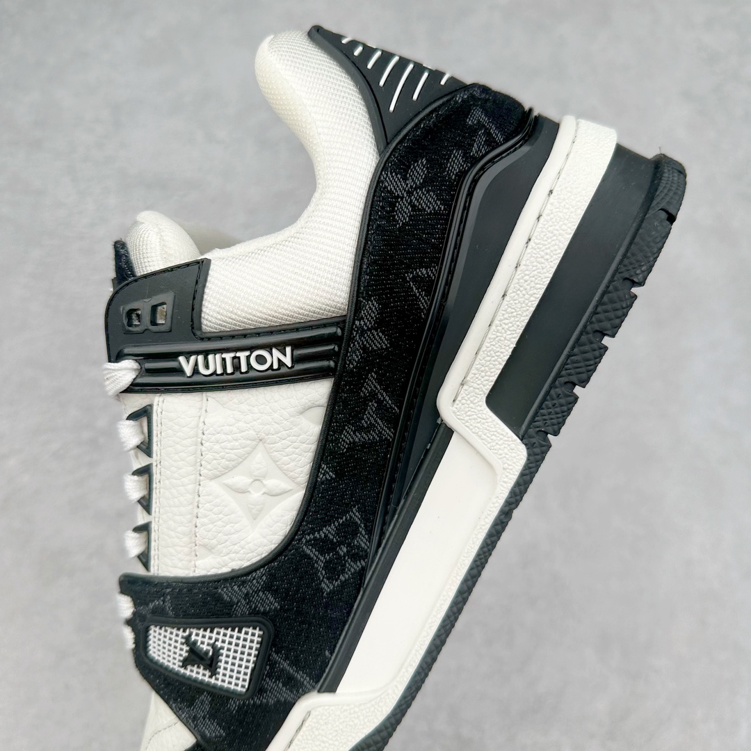 图片[7]-＃FZ纯原福利 Louis Vuitton Trainer lv时装走秀运动鞋 实力大厂出品 平台专供 成熟的做工稳定的品控 完美鞋型超高的清洁度 零毛边线头瑕疵 全套原楦原纸版原鞋开模 全网最具灵魂的版型 正确原装黄色鞋盒 正确中底印花 鞋面印花3D高频深度立体 全鞋电脑针车 紧密相连 针距密度一致 环保乳胶注塑鞋垫 厚度脚感还原原版 皮面裁剪部位 统一油边封口工艺 原装橡胶大底含胶量大底组合零偏差 专柜全套包装 防尘袋 说明书 质保卡 男女鞋 尺码：35 36 37 38 39 40 41 42 43 44 45-选品中心