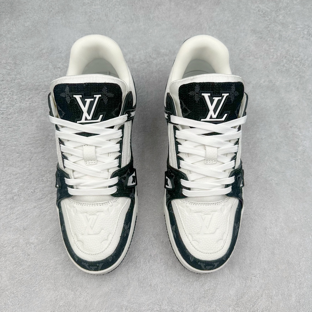 图片[2]-＃FZ纯原福利 Louis Vuitton Trainer lv时装走秀运动鞋 实力大厂出品 平台专供 成熟的做工稳定的品控 完美鞋型超高的清洁度 零毛边线头瑕疵 全套原楦原纸版原鞋开模 全网最具灵魂的版型 正确原装黄色鞋盒 正确中底印花 鞋面印花3D高频深度立体 全鞋电脑针车 紧密相连 针距密度一致 环保乳胶注塑鞋垫 厚度脚感还原原版 皮面裁剪部位 统一油边封口工艺 原装橡胶大底含胶量大底组合零偏差 专柜全套包装 防尘袋 说明书 质保卡 男女鞋 尺码：35 36 37 38 39 40 41 42 43 44 45-选品中心