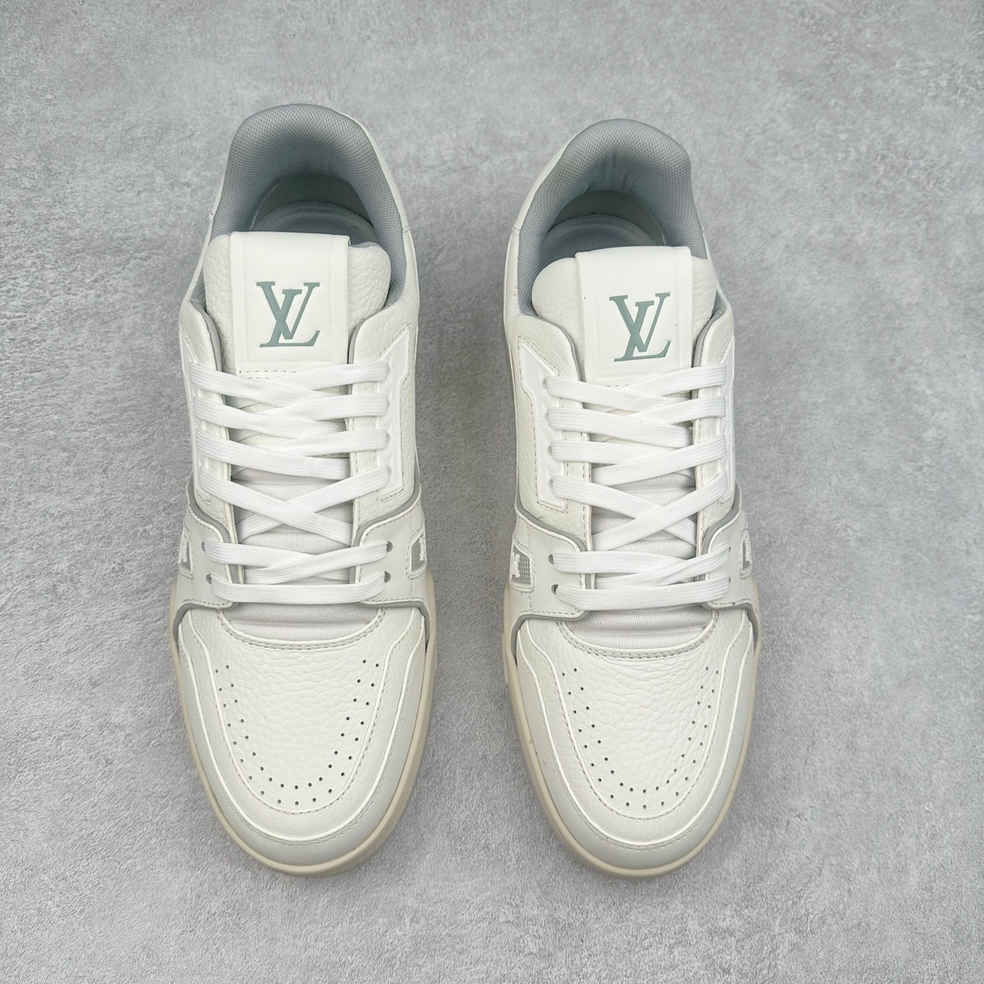 图片[2]-＃FZ纯原福利 Louis Vuitton Trainer lv时装走秀运动鞋 实力大厂出品 平台专供 成熟的做工稳定的品控 完美鞋型超高的清洁度 零毛边线头瑕疵 全套原楦原纸版原鞋开模 全网最具灵魂的版型 正确原装黄色鞋盒 正确中底印花 鞋面印花3D高频深度立体 全鞋电脑针车 紧密相连 针距密度一致 环保乳胶注塑鞋垫 厚度脚感还原原版 皮面裁剪部位 统一油边封口工艺 原装橡胶大底含胶量大底组合零偏差 专柜全套包装 防尘袋 说明书 质保卡 男女鞋 尺码：35 36 37 38 39 40 41 42 43 44 45-选品中心