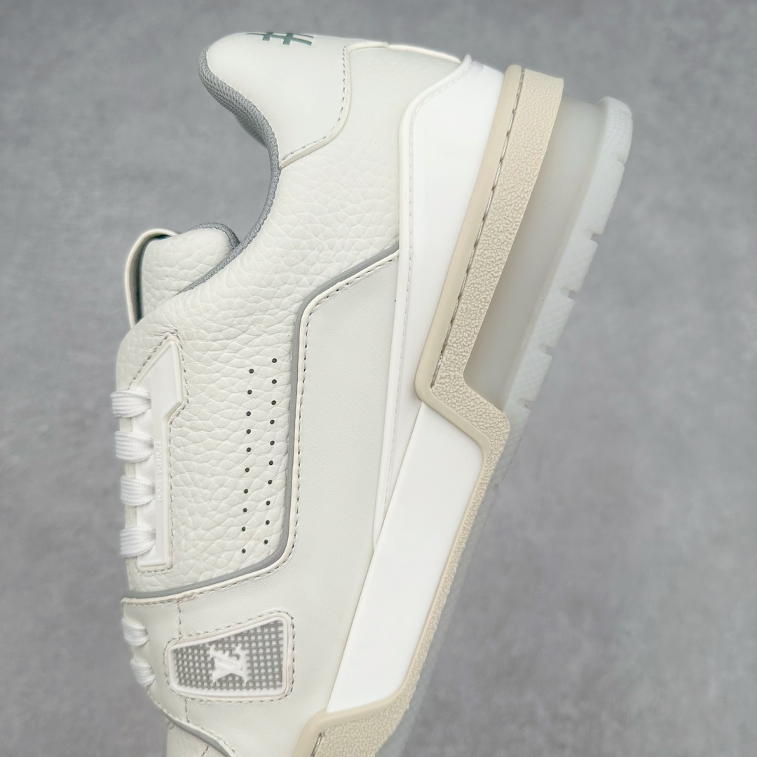 图片[7]-＃FZ纯原福利 Louis Vuitton Trainer lv时装走秀运动鞋 实力大厂出品 平台专供 成熟的做工稳定的品控 完美鞋型超高的清洁度 零毛边线头瑕疵 全套原楦原纸版原鞋开模 全网最具灵魂的版型 正确原装黄色鞋盒 正确中底印花 鞋面印花3D高频深度立体 全鞋电脑针车 紧密相连 针距密度一致 环保乳胶注塑鞋垫 厚度脚感还原原版 皮面裁剪部位 统一油边封口工艺 原装橡胶大底含胶量大底组合零偏差 专柜全套包装 防尘袋 说明书 质保卡 男女鞋 尺码：35 36 37 38 39 40 41 42 43 44 45-选品中心