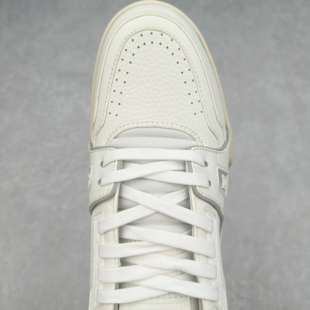 图片[4]-＃FZ纯原福利 Louis Vuitton Trainer lv时装走秀运动鞋 实力大厂出品 平台专供 成熟的做工稳定的品控 完美鞋型超高的清洁度 零毛边线头瑕疵 全套原楦原纸版原鞋开模 全网最具灵魂的版型 正确原装黄色鞋盒 正确中底印花 鞋面印花3D高频深度立体 全鞋电脑针车 紧密相连 针距密度一致 环保乳胶注塑鞋垫 厚度脚感还原原版 皮面裁剪部位 统一油边封口工艺 原装橡胶大底含胶量大底组合零偏差 专柜全套包装 防尘袋 说明书 质保卡 男女鞋 尺码：35 36 37 38 39 40 41 42 43 44 45-选品中心