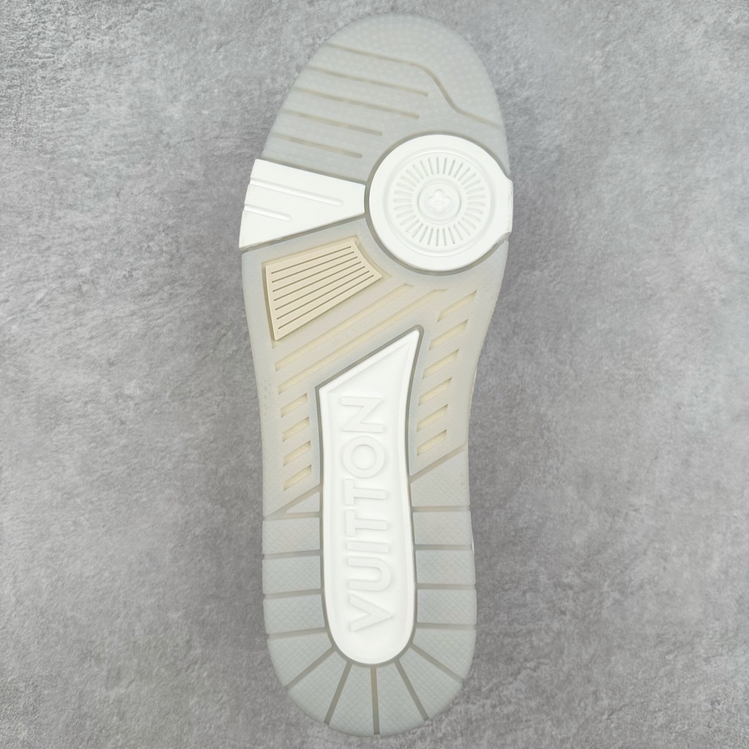 图片[9]-＃FZ纯原福利 Louis Vuitton Trainer lv时装走秀运动鞋 实力大厂出品 平台专供 成熟的做工稳定的品控 完美鞋型超高的清洁度 零毛边线头瑕疵 全套原楦原纸版原鞋开模 全网最具灵魂的版型 正确原装黄色鞋盒 正确中底印花 鞋面印花3D高频深度立体 全鞋电脑针车 紧密相连 针距密度一致 环保乳胶注塑鞋垫 厚度脚感还原原版 皮面裁剪部位 统一油边封口工艺 原装橡胶大底含胶量大底组合零偏差 专柜全套包装 防尘袋 说明书 质保卡 男女鞋 尺码：35 36 37 38 39 40 41 42 43 44 45-选品中心