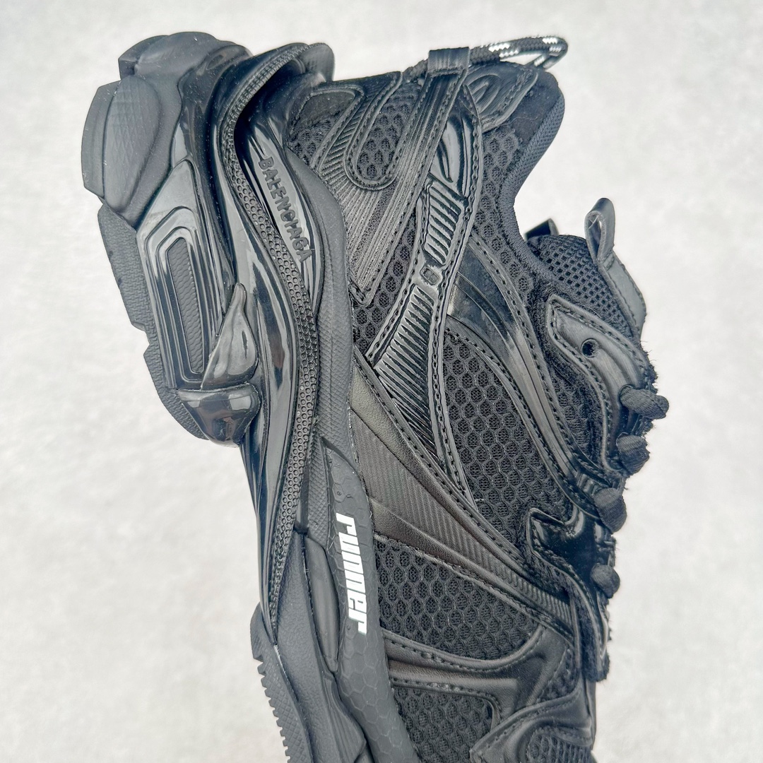 图片[6]-＃纯原 BALENCIAGA Runner Sneaker 巴黎世家七代慢跑系列低帮复古野跑潮流运动鞋老爹鞋 尼龙和网布材质 磨损效果 鞋头边缘印有尺码 背面浮印尺码 外侧印有跑者徽标 鞋舌刺绣 Balenciaga 品牌标识 鞋跟背面 Balenciaga品牌标识 材质采用65%聚氨酯、35%聚酯纤维 全新 Runner 鞋型轮廓借鉴于 2000 年初的复古线条 搭载大网眼面料制成鞋面基础，由粉色、白色尼龍与橡胶质地覆盖鞋面诠释线条感 当中透过几道手缝线与折损痕更是精准的掌握历经时间淬炼的破旧痕迹 延续其手法至鞋领、鞋跟、鞋带、中底等部分均饰有破损及脏污之貌 尤其是鞋领处与鞋带孔眼条更是采用不规则做旧技术将内容物泡棉随机露出 尺码：35 36 37 38 39 40 41 42 43 44 45 46-选品中心