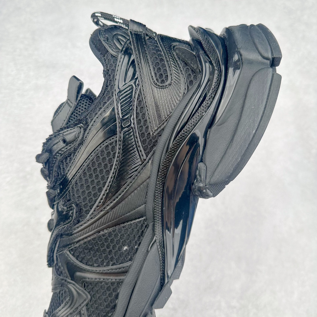 图片[7]-＃纯原 BALENCIAGA Runner Sneaker 巴黎世家七代慢跑系列低帮复古野跑潮流运动鞋老爹鞋 尼龙和网布材质 磨损效果 鞋头边缘印有尺码 背面浮印尺码 外侧印有跑者徽标 鞋舌刺绣 Balenciaga 品牌标识 鞋跟背面 Balenciaga品牌标识 材质采用65%聚氨酯、35%聚酯纤维 全新 Runner 鞋型轮廓借鉴于 2000 年初的复古线条 搭载大网眼面料制成鞋面基础，由粉色、白色尼龍与橡胶质地覆盖鞋面诠释线条感 当中透过几道手缝线与折损痕更是精准的掌握历经时间淬炼的破旧痕迹 延续其手法至鞋领、鞋跟、鞋带、中底等部分均饰有破损及脏污之貌 尤其是鞋领处与鞋带孔眼条更是采用不规则做旧技术将内容物泡棉随机露出 尺码：35 36 37 38 39 40 41 42 43 44 45 46-选品中心