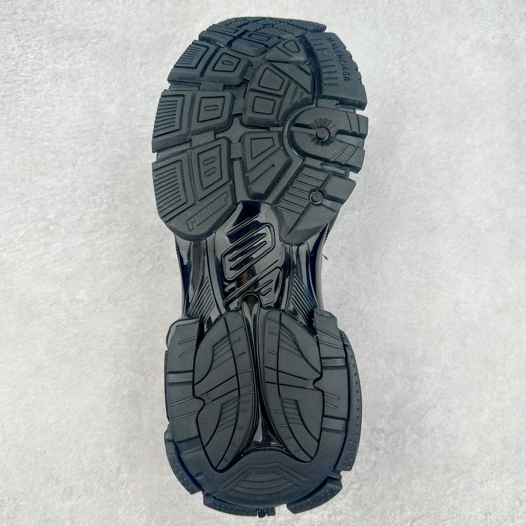 图片[9]-＃纯原 BALENCIAGA Runner Sneaker 巴黎世家七代慢跑系列低帮复古野跑潮流运动鞋老爹鞋 尼龙和网布材质 磨损效果 鞋头边缘印有尺码 背面浮印尺码 外侧印有跑者徽标 鞋舌刺绣 Balenciaga 品牌标识 鞋跟背面 Balenciaga品牌标识 材质采用65%聚氨酯、35%聚酯纤维 全新 Runner 鞋型轮廓借鉴于 2000 年初的复古线条 搭载大网眼面料制成鞋面基础，由粉色、白色尼龍与橡胶质地覆盖鞋面诠释线条感 当中透过几道手缝线与折损痕更是精准的掌握历经时间淬炼的破旧痕迹 延续其手法至鞋领、鞋跟、鞋带、中底等部分均饰有破损及脏污之貌 尤其是鞋领处与鞋带孔眼条更是采用不规则做旧技术将内容物泡棉随机露出 尺码：35 36 37 38 39 40 41 42 43 44 45 46-选品中心