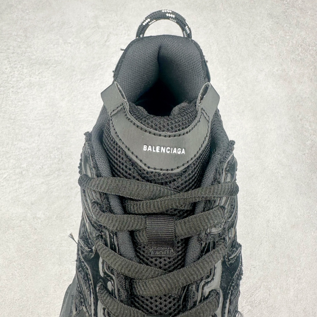 图片[5]-＃纯原 BALENCIAGA Runner Sneaker 巴黎世家七代慢跑系列低帮复古野跑潮流运动鞋老爹鞋 尼龙和网布材质 磨损效果 鞋头边缘印有尺码 背面浮印尺码 外侧印有跑者徽标 鞋舌刺绣 Balenciaga 品牌标识 鞋跟背面 Balenciaga品牌标识 材质采用65%聚氨酯、35%聚酯纤维 全新 Runner 鞋型轮廓借鉴于 2000 年初的复古线条 搭载大网眼面料制成鞋面基础，由粉色、白色尼龍与橡胶质地覆盖鞋面诠释线条感 当中透过几道手缝线与折损痕更是精准的掌握历经时间淬炼的破旧痕迹 延续其手法至鞋领、鞋跟、鞋带、中底等部分均饰有破损及脏污之貌 尤其是鞋领处与鞋带孔眼条更是采用不规则做旧技术将内容物泡棉随机露出 尺码：35 36 37 38 39 40 41 42 43 44 45 46-选品中心