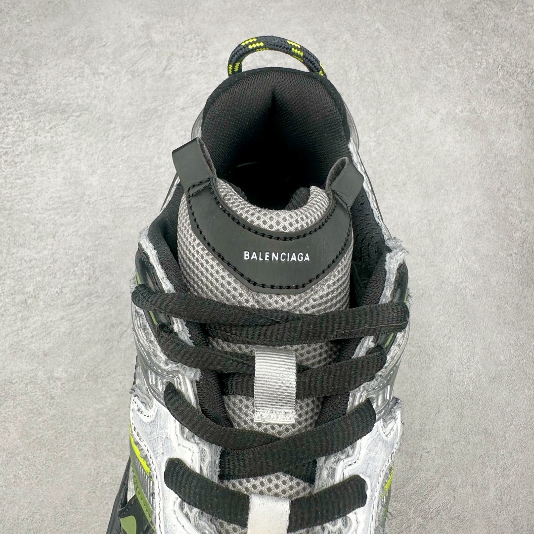 图片[5]-＃纯原 BALENCIAGA Runner Sneaker 巴黎世家七代慢跑系列低帮复古野跑潮流运动鞋老爹鞋 尼龙和网布材质 磨损效果 鞋头边缘印有尺码 背面浮印尺码 外侧印有跑者徽标 鞋舌刺绣 Balenciaga 品牌标识 鞋跟背面 Balenciaga品牌标识 材质采用65%聚氨酯、35%聚酯纤维 全新 Runner 鞋型轮廓借鉴于 2000 年初的复古线条 搭载大网眼面料制成鞋面基础，由粉色、白色尼龍与橡胶质地覆盖鞋面诠释线条感 当中透过几道手缝线与折损痕更是精准的掌握历经时间淬炼的破旧痕迹 延续其手法至鞋领、鞋跟、鞋带、中底等部分均饰有破损及脏污之貌 尤其是鞋领处与鞋带孔眼条更是采用不规则做旧技术将内容物泡棉随机露出 尺码：35 36 37 38 39 40 41 42 43 44 45 46-选品中心
