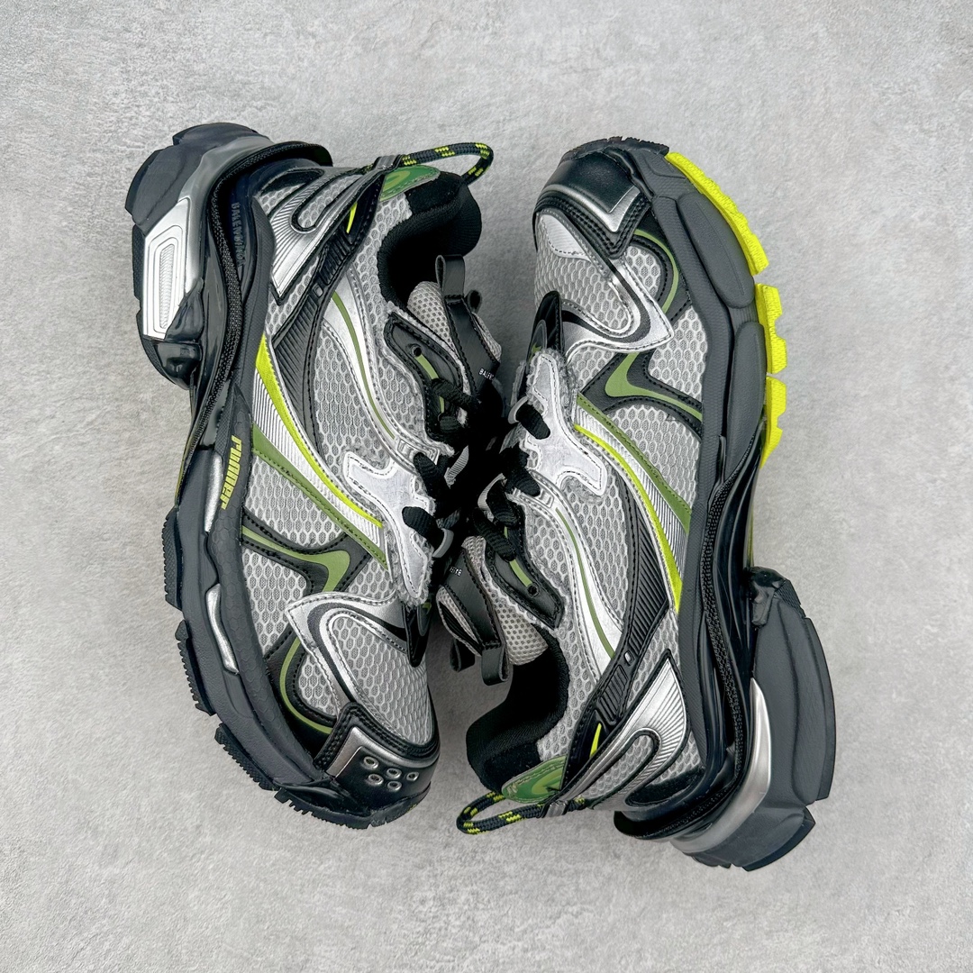 图片[3]-＃纯原 BALENCIAGA Runner Sneaker 巴黎世家七代慢跑系列低帮复古野跑潮流运动鞋老爹鞋 尼龙和网布材质 磨损效果 鞋头边缘印有尺码 背面浮印尺码 外侧印有跑者徽标 鞋舌刺绣 Balenciaga 品牌标识 鞋跟背面 Balenciaga品牌标识 材质采用65%聚氨酯、35%聚酯纤维 全新 Runner 鞋型轮廓借鉴于 2000 年初的复古线条 搭载大网眼面料制成鞋面基础，由粉色、白色尼龍与橡胶质地覆盖鞋面诠释线条感 当中透过几道手缝线与折损痕更是精准的掌握历经时间淬炼的破旧痕迹 延续其手法至鞋领、鞋跟、鞋带、中底等部分均饰有破损及脏污之貌 尤其是鞋领处与鞋带孔眼条更是采用不规则做旧技术将内容物泡棉随机露出 尺码：35 36 37 38 39 40 41 42 43 44 45 46-选品中心