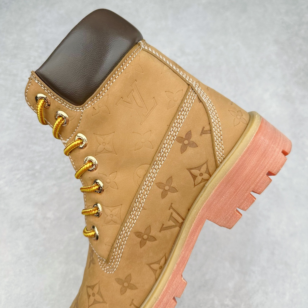 图片[7]-王嘉尔同款纯原 中山大厂出品 Louis Vuitton x Timberland lv王炸联名 Pharrell Williams充分发挥了作为Louis Vuitton创意总监的角色，与户外品牌Timberland展开合作。作为双方合作的开篇之作，这款鞋重新定义了 Timberland 6英寸大黄靴的经典设计 添柏岚/天伯伦 6英寸满印老花大黄靴，致敬1996年Grandmaster Flash经典黄靴造型 原厂五金开模鞋带扣 顶级工艺全新升级 中山大厂代工 原单进口皮料 独立私模大底，正确logo，非市面错误版本 原装一致全头层磨砂皮领口 全牛内里 全新原厂包装鞋盒 市场独家供应 货号： 1AD7YN 尺码：35 36 37 38 39 40 41 42 43 44 45-选品中心