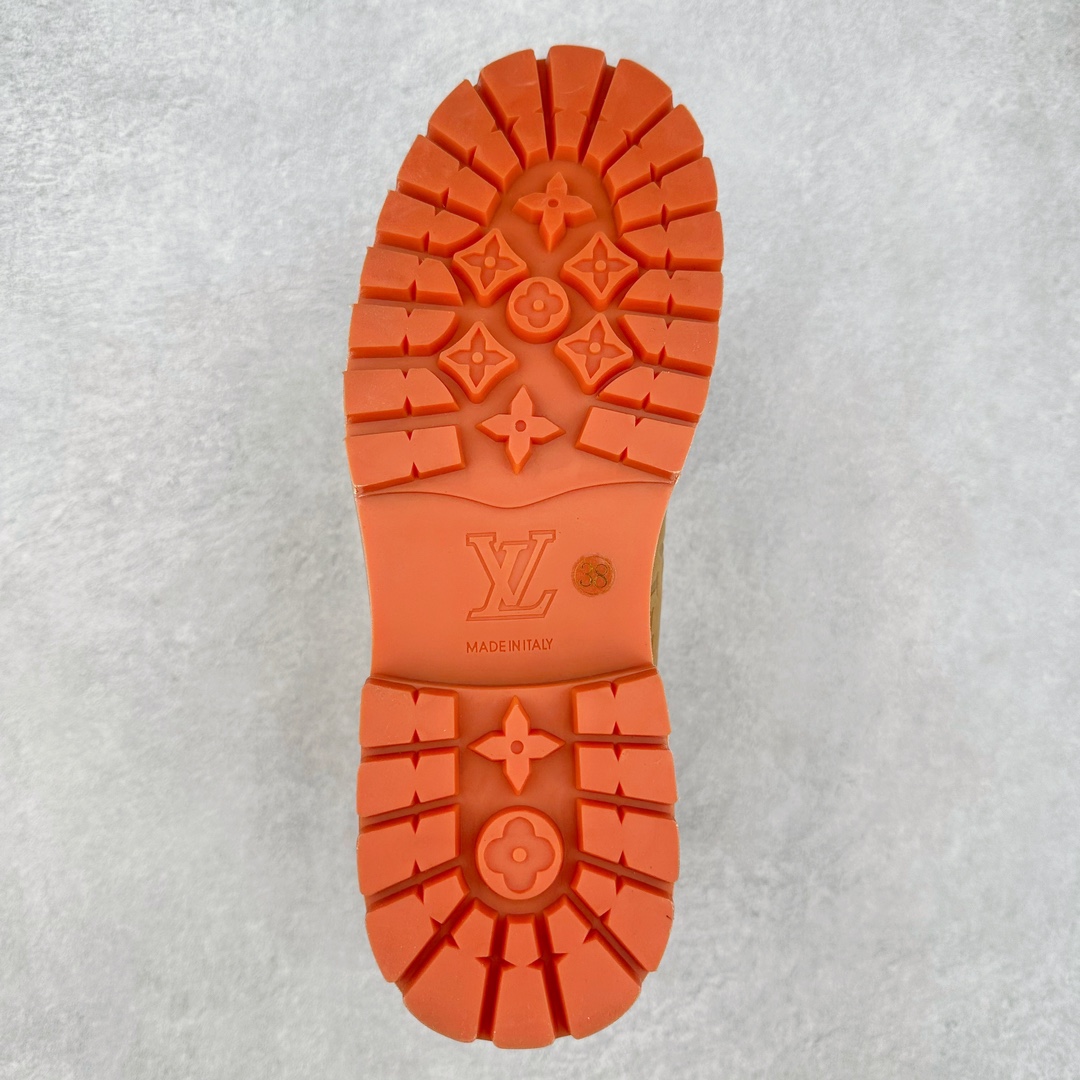 图片[9]-王嘉尔同款纯原 中山大厂出品 Louis Vuitton x Timberland lv王炸联名 Pharrell Williams充分发挥了作为Louis Vuitton创意总监的角色，与户外品牌Timberland展开合作。作为双方合作的开篇之作，这款鞋重新定义了 Timberland 6英寸大黄靴的经典设计 添柏岚/天伯伦 6英寸满印老花大黄靴，致敬1996年Grandmaster Flash经典黄靴造型 原厂五金开模鞋带扣 顶级工艺全新升级 中山大厂代工 原单进口皮料 独立私模大底，正确logo，非市面错误版本 原装一致全头层磨砂皮领口 全牛内里 全新原厂包装鞋盒 市场独家供应 货号： 1AD7YN 尺码：35 36 37 38 39 40 41 42 43 44 45-选品中心