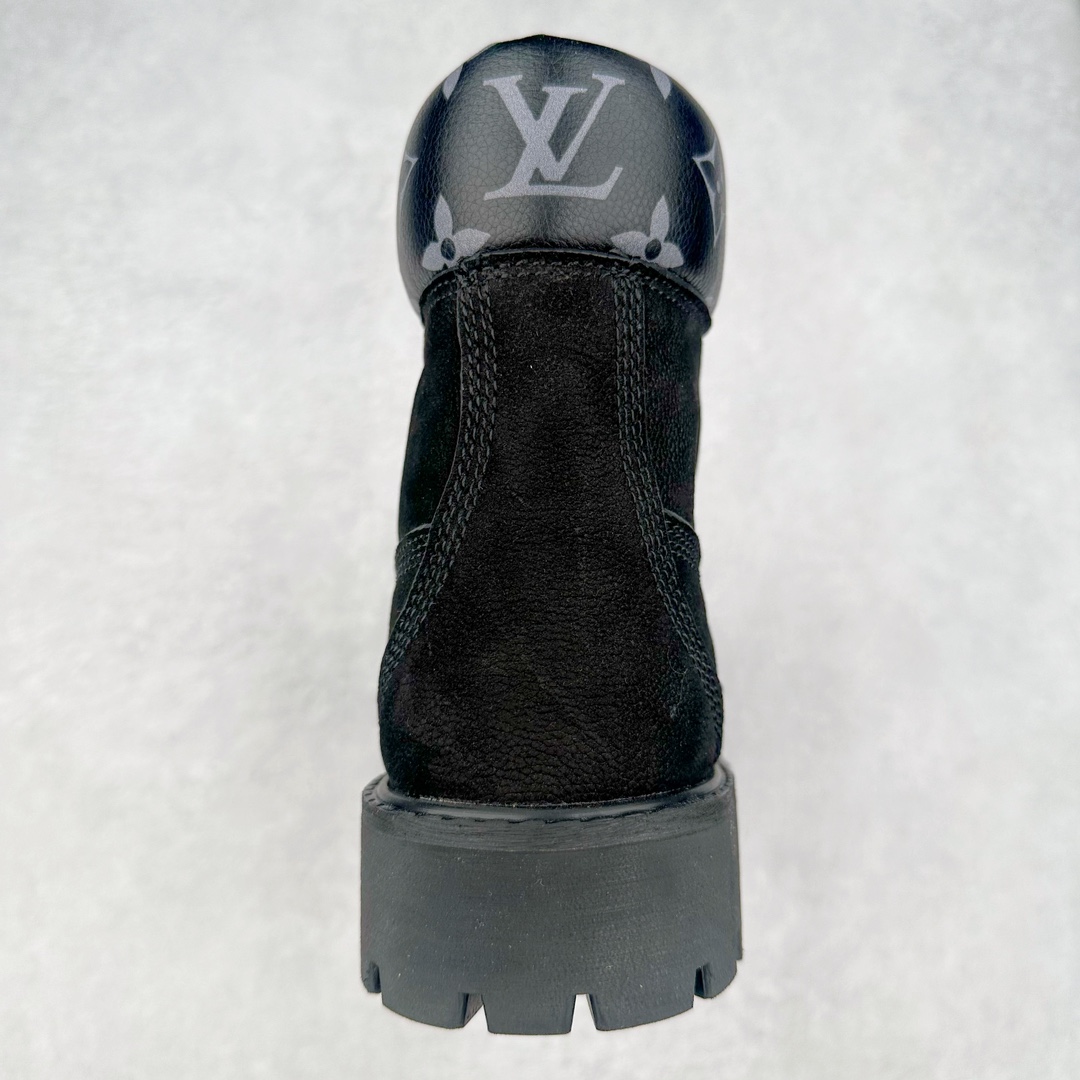 图片[8]-王嘉尔同款纯原 中山大厂出品 Louis Vuitton x Timberland lv王炸联名 Pharrell Williams充分发挥了作为Louis Vuitton创意总监的角色，与户外品牌Timberland展开合作。作为双方合作的开篇之作，这款鞋重新定义了 Timberland 6英寸大黄靴的经典设计 添柏岚/天伯伦 6英寸满印老花大黄靴，致敬1996年Grandmaster Flash经典黄靴造型 原厂五金开模鞋带扣 顶级工艺全新升级 中山大厂代工 原单进口皮料 独立私模大底，正确logo，非市面错误版本 原装一致全头层磨砂皮领口 全牛内里 全新原厂包装鞋盒 市场独家供应 货号： 1AD7YN 尺码：35 36 37 38 39 40 41 42 43 44 45-选品中心