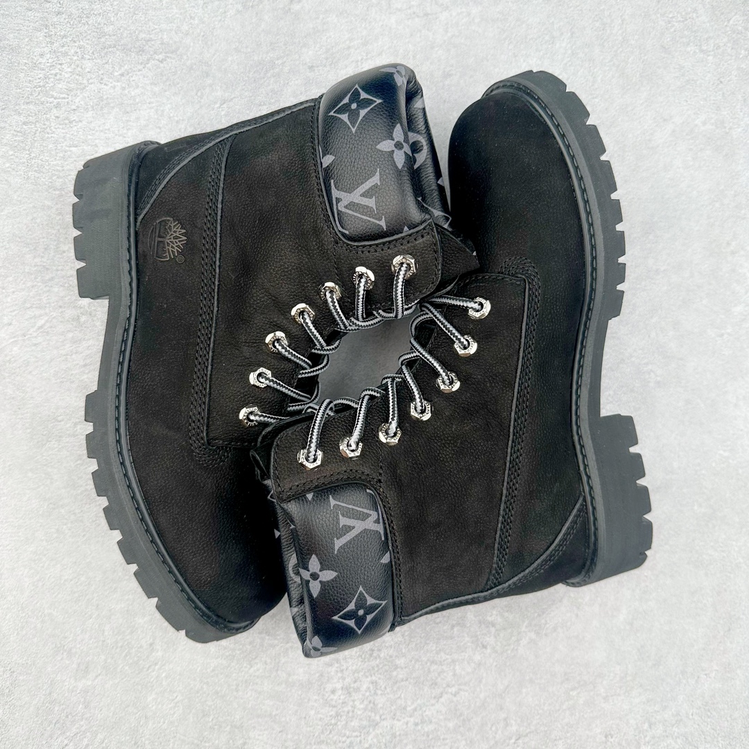 图片[3]-王嘉尔同款纯原 中山大厂出品 Louis Vuitton x Timberland lv王炸联名 Pharrell Williams充分发挥了作为Louis Vuitton创意总监的角色，与户外品牌Timberland展开合作。作为双方合作的开篇之作，这款鞋重新定义了 Timberland 6英寸大黄靴的经典设计 添柏岚/天伯伦 6英寸满印老花大黄靴，致敬1996年Grandmaster Flash经典黄靴造型 原厂五金开模鞋带扣 顶级工艺全新升级 中山大厂代工 原单进口皮料 独立私模大底，正确logo，非市面错误版本 原装一致全头层磨砂皮领口 全牛内里 全新原厂包装鞋盒 市场独家供应 货号： 1AD7YN 尺码：35 36 37 38 39 40 41 42 43 44 45-选品中心
